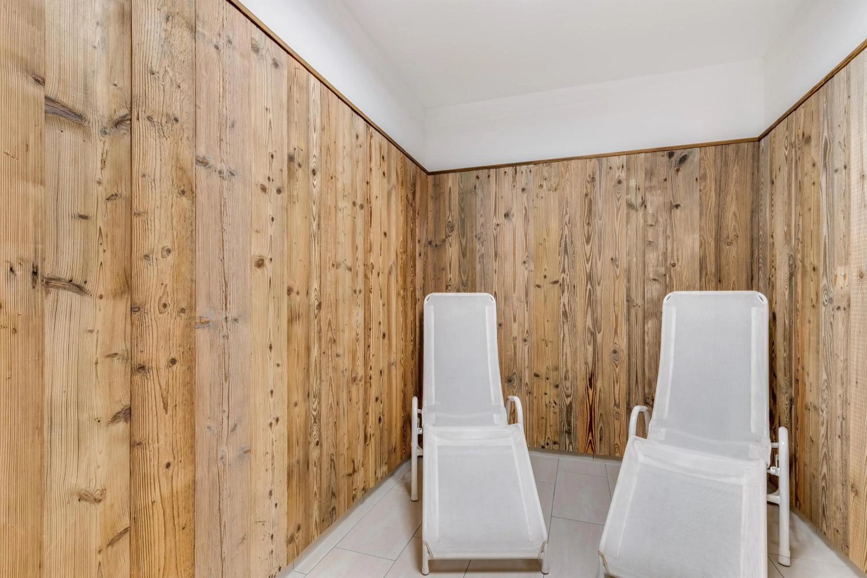 Seating area in STANTON Lodge