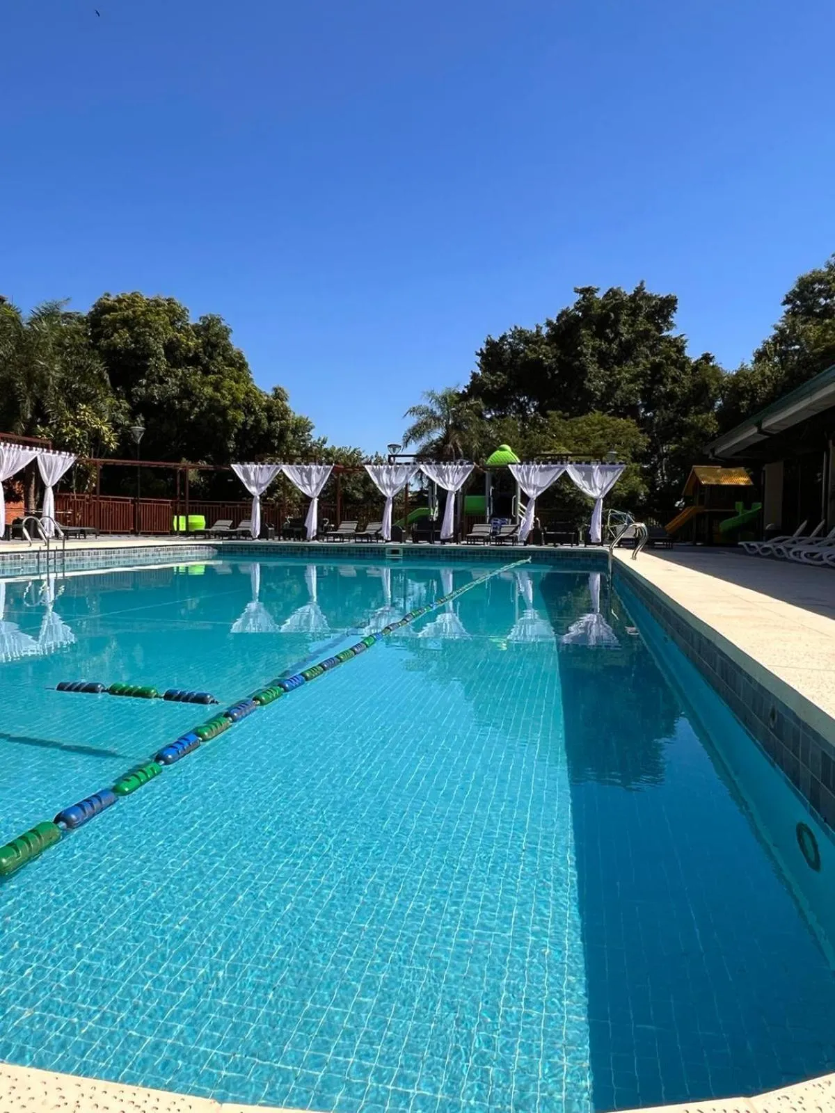 Swimming pool in Hotel Raices Esturion