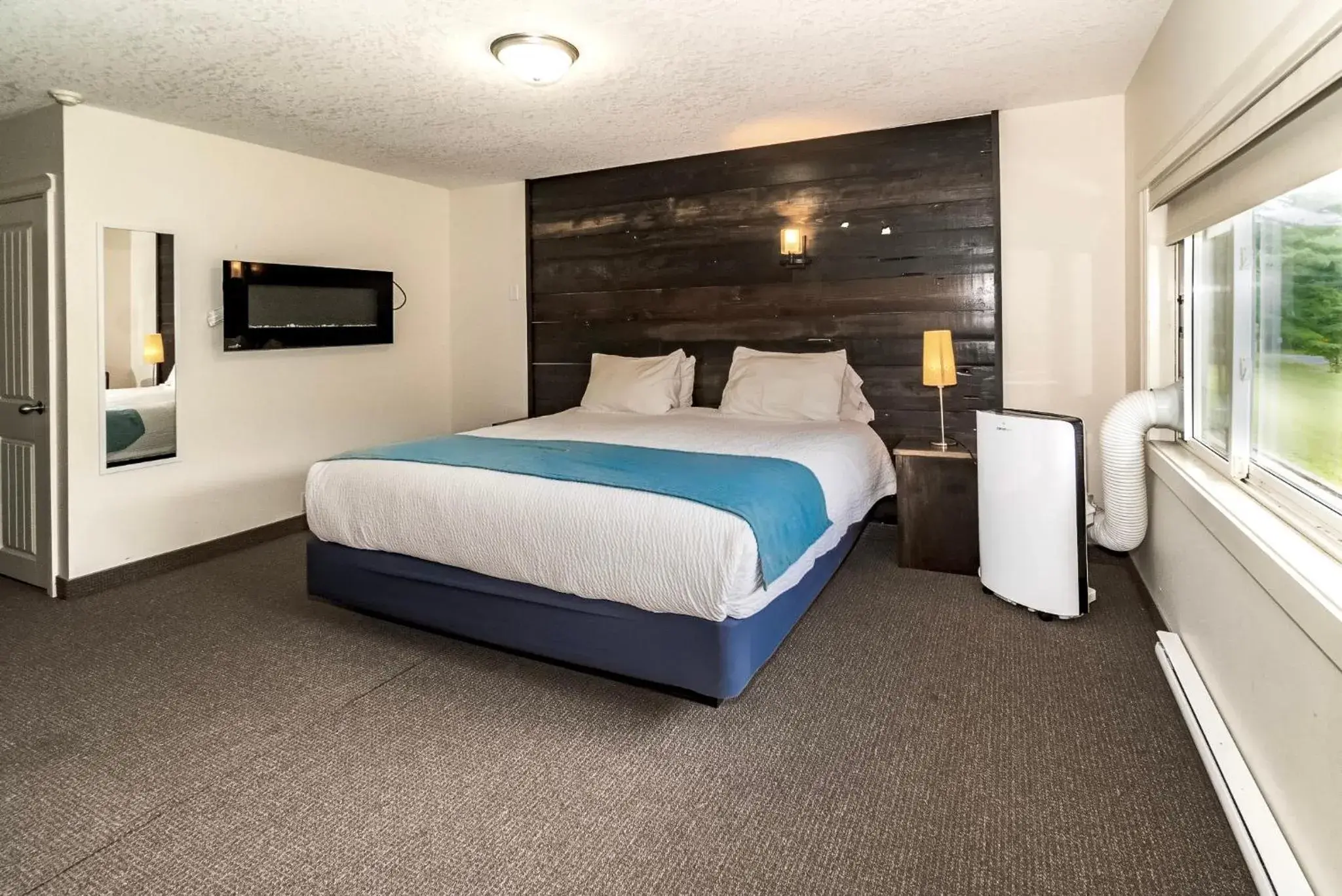 King Room in 3 Pines Lodge Muskoka King Room in 3 Pines Lodge Muskoka