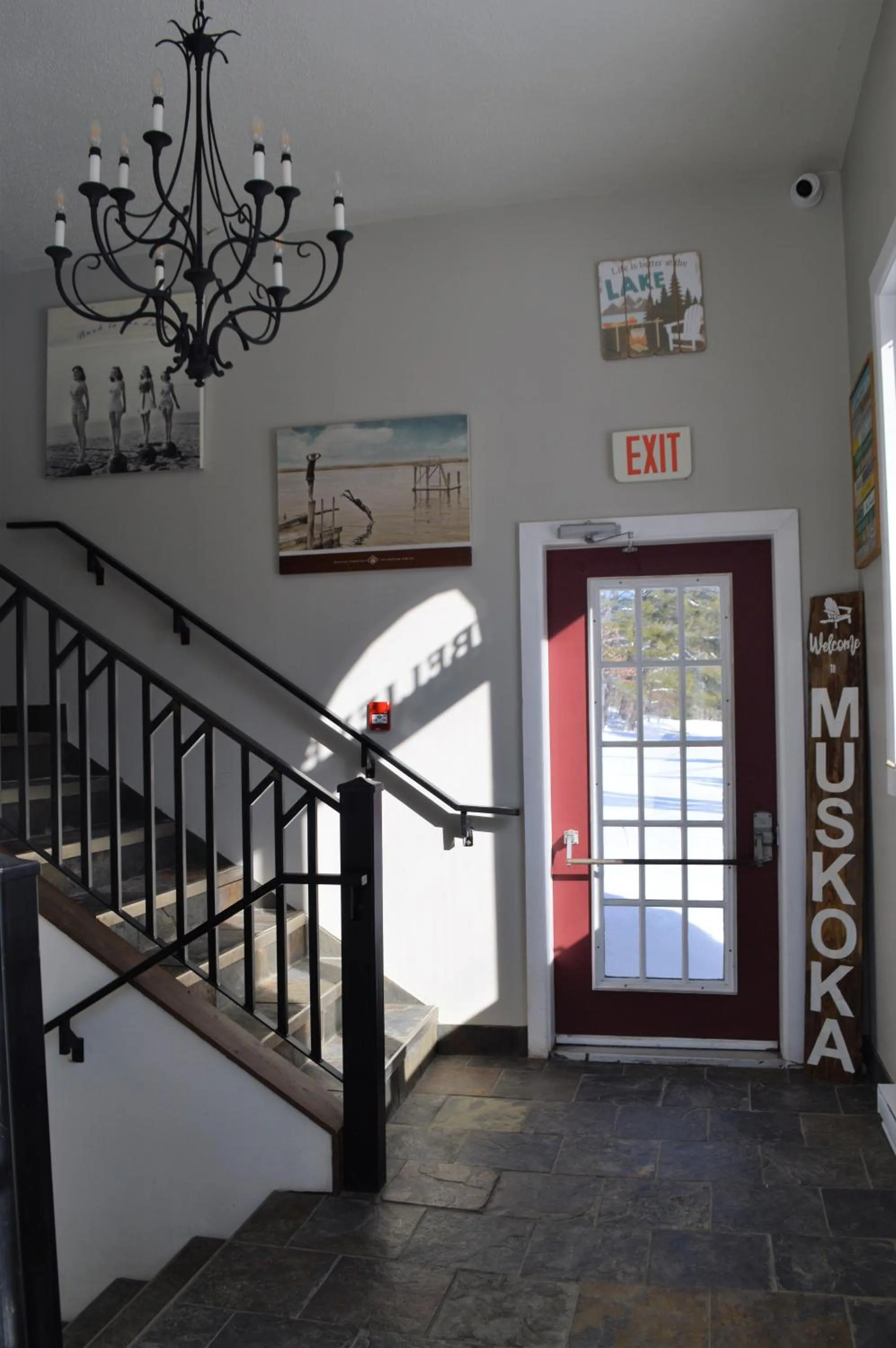 Facade/entrance in 3 Pines Lodge Muskoka