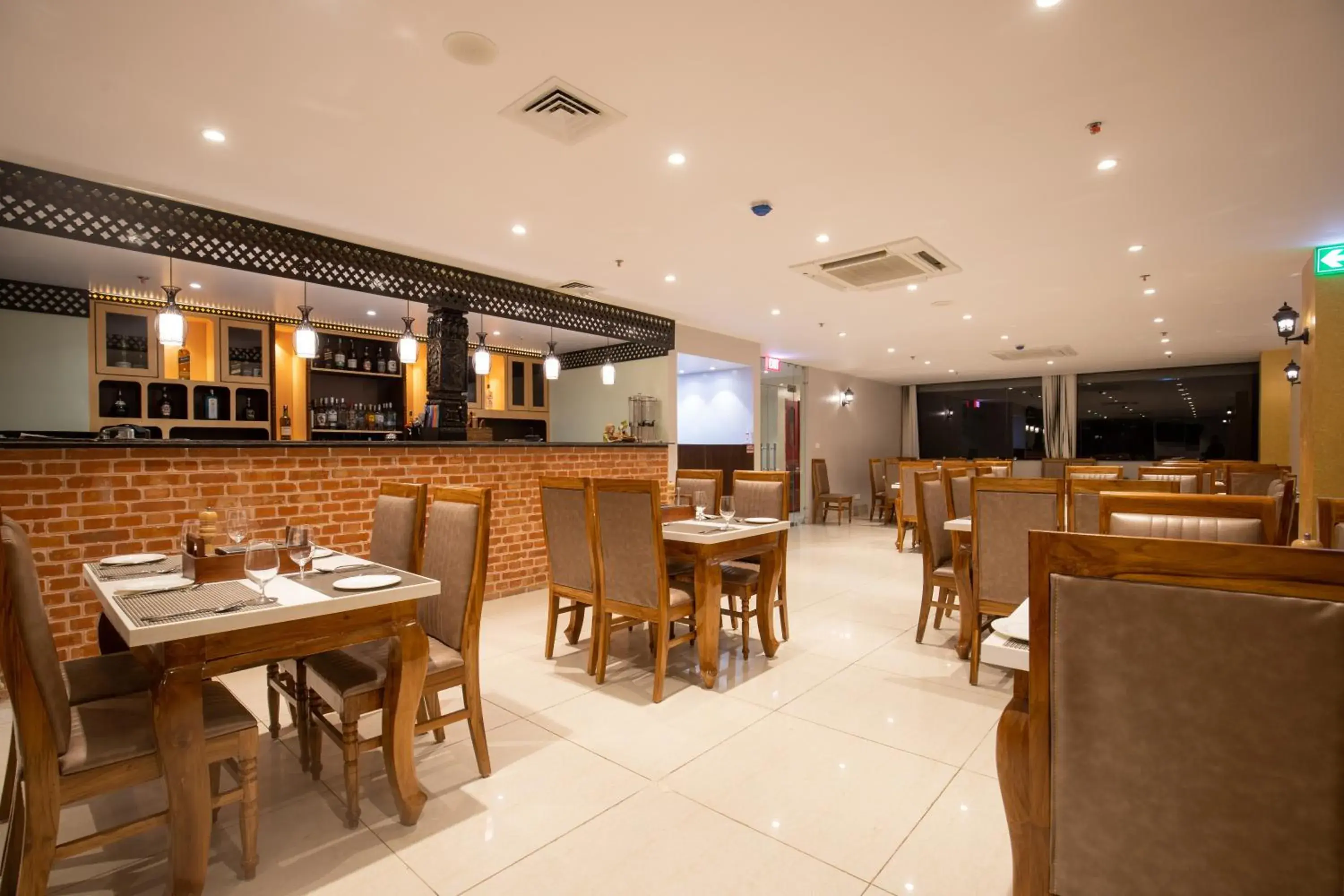 Restaurant/places to eat in Hotel Palm International Restaurant/places to eat in Hotel Palm International