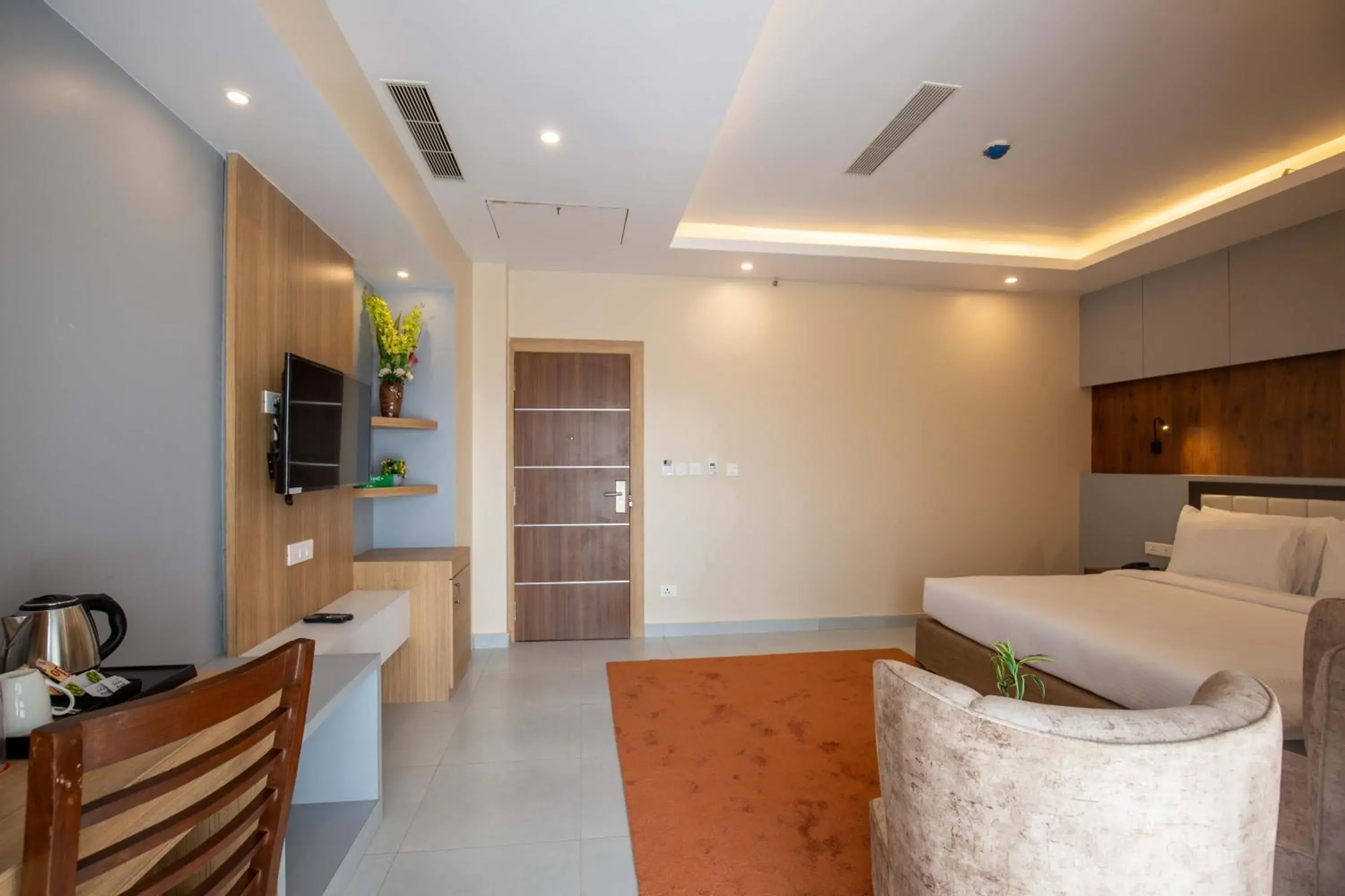 Photo of the whole room, Bed in Hotel Palm International Photo of the whole room, Bed in Hotel Palm International