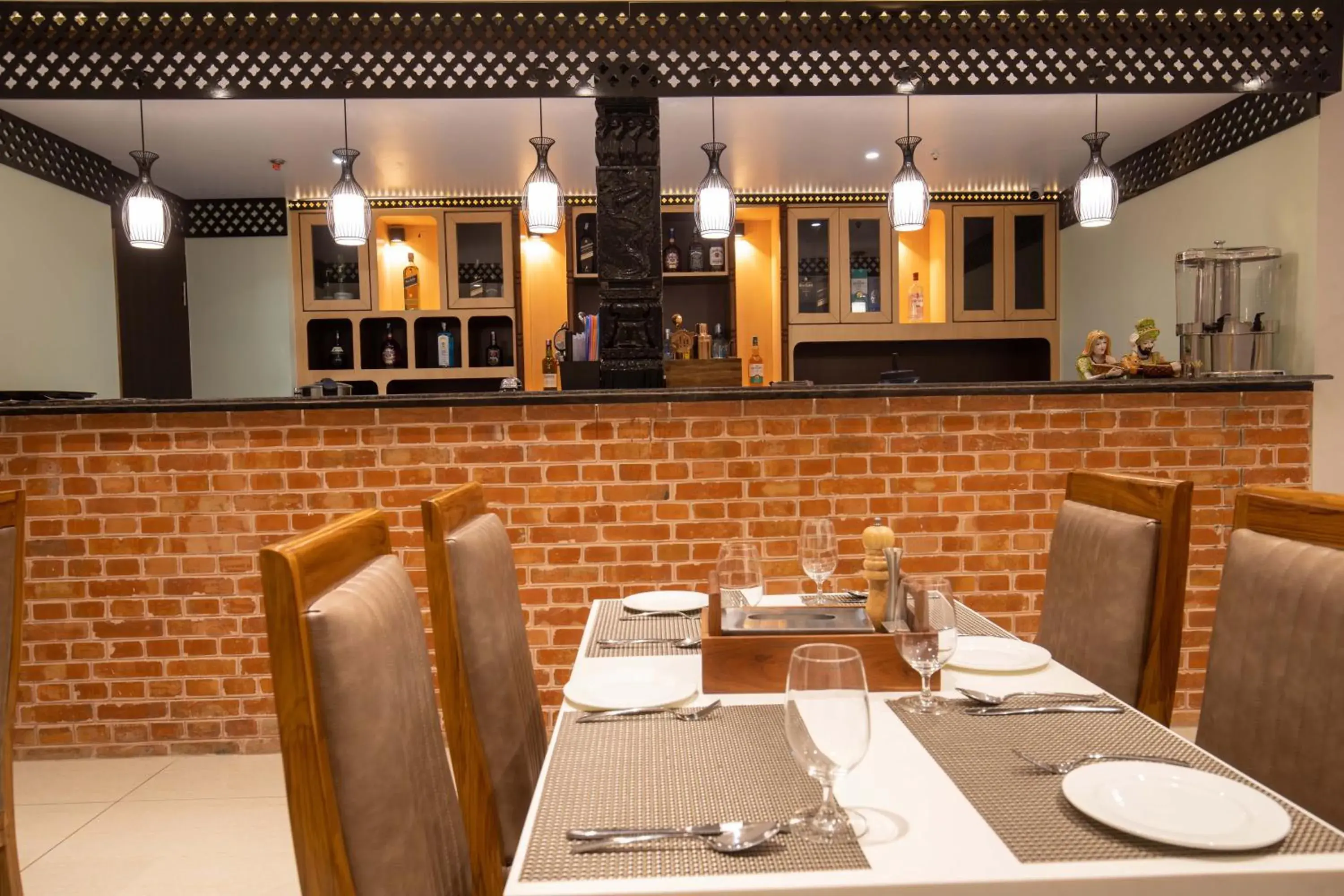 Restaurant/places to eat in Hotel Palm International Restaurant/places to eat in Hotel Palm International