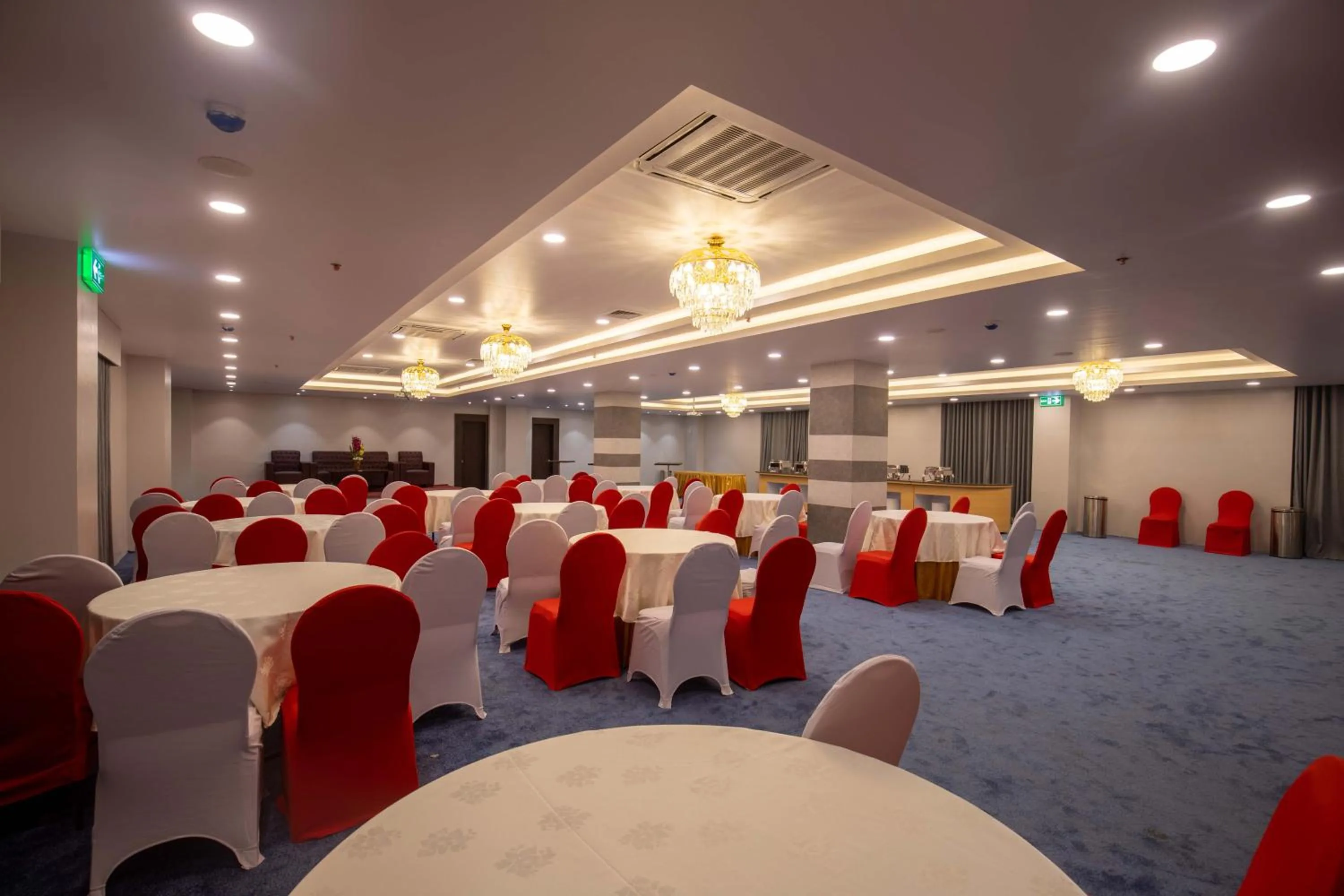 Business facilities in Hotel Palm International