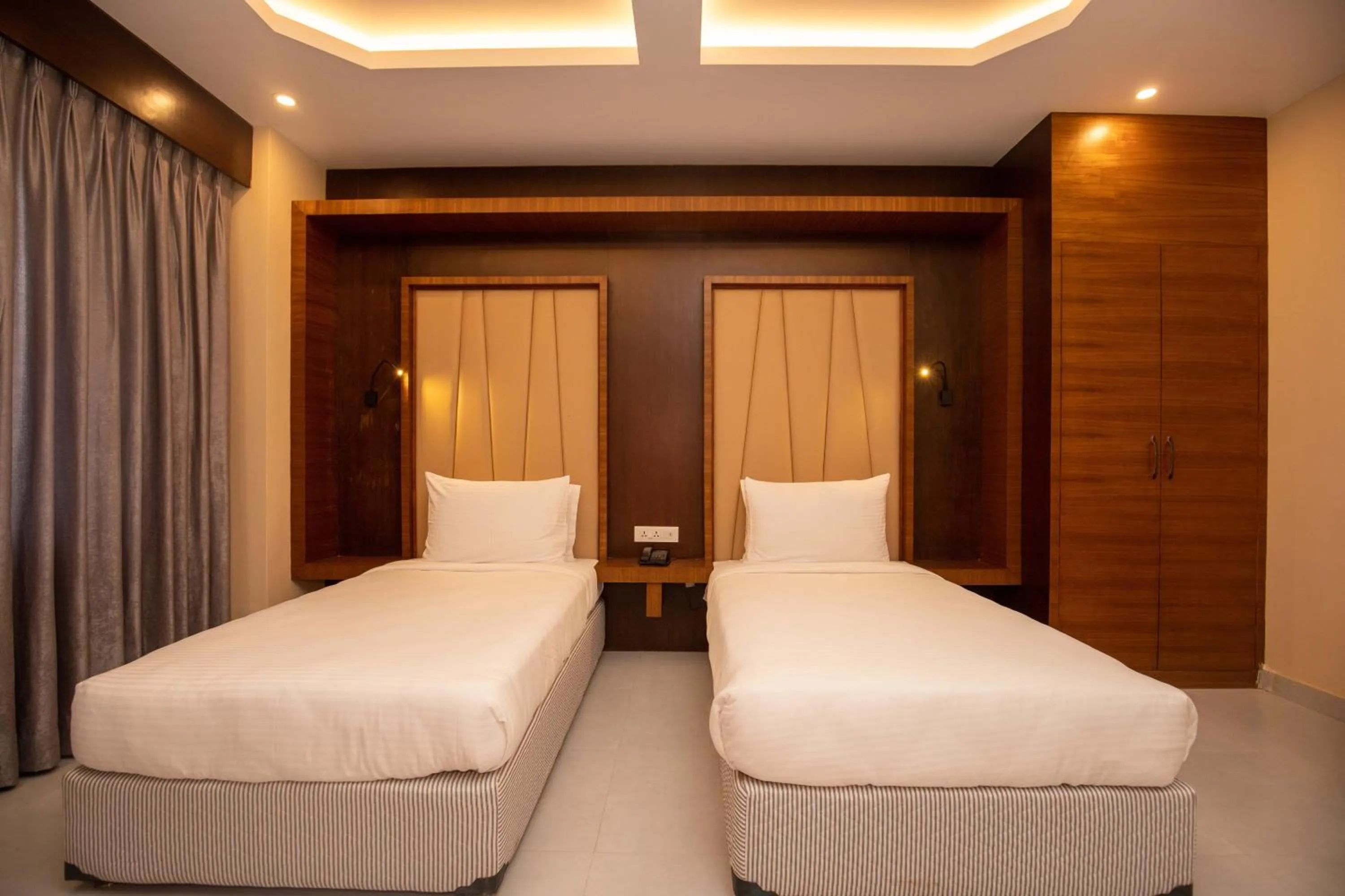 Bed in Hotel Palm International