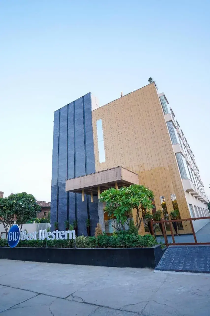 Property building in Best Western Vrindavan Property building in Best Western Vrindavan