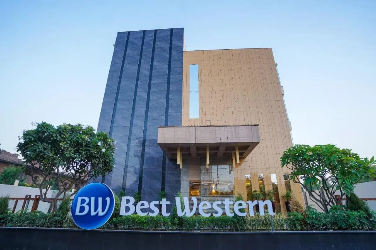 Property building in Best Western Vrindavan Property building in Best Western Vrindavan