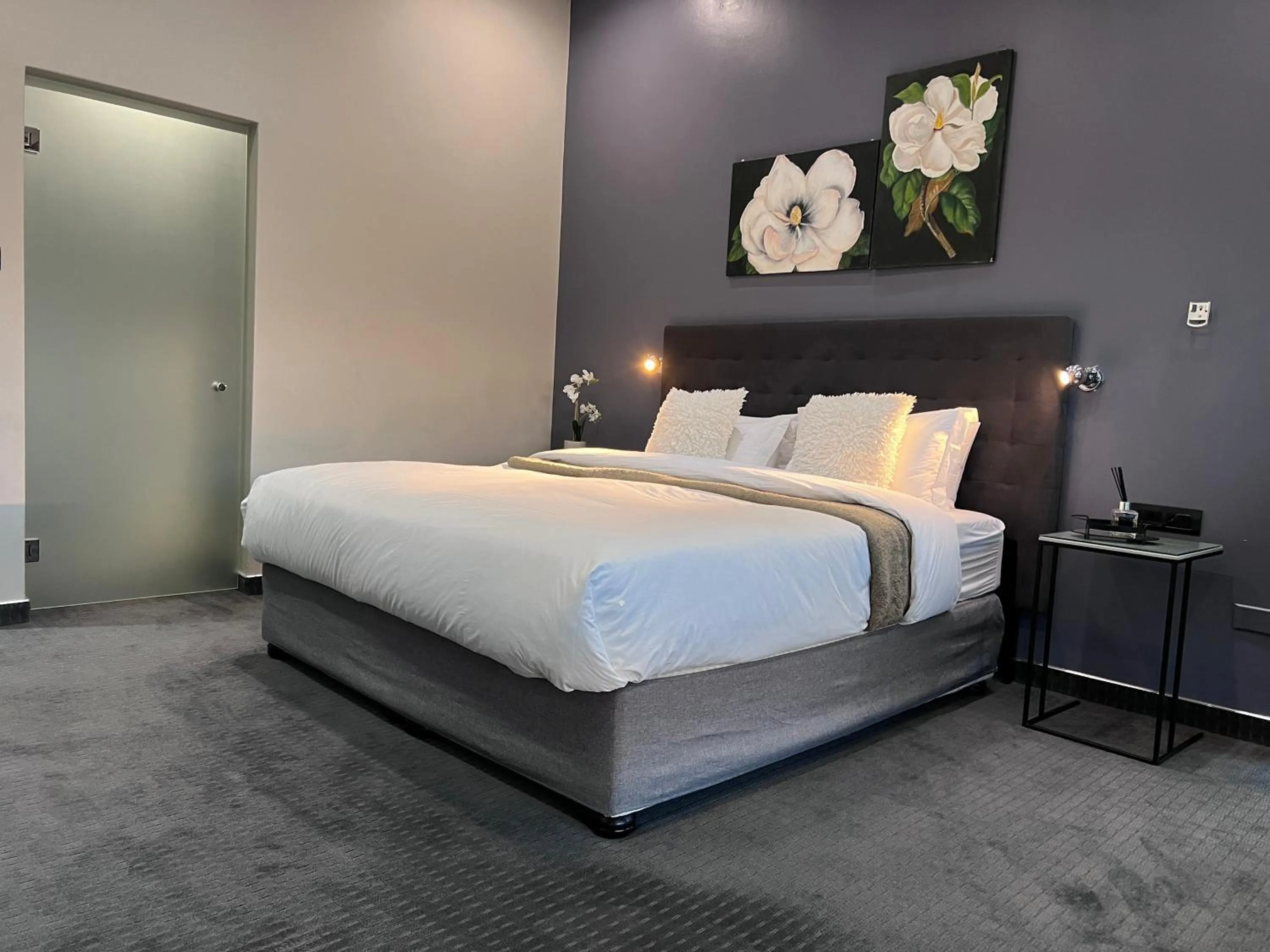 Bedroom, Bed in The Raz