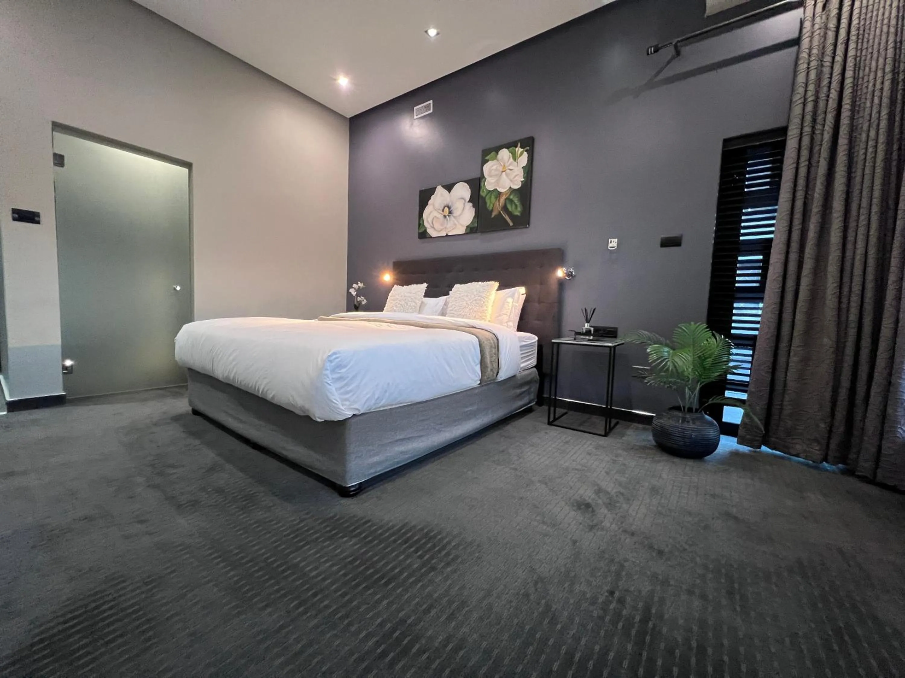 Bedroom, Bed in The Raz