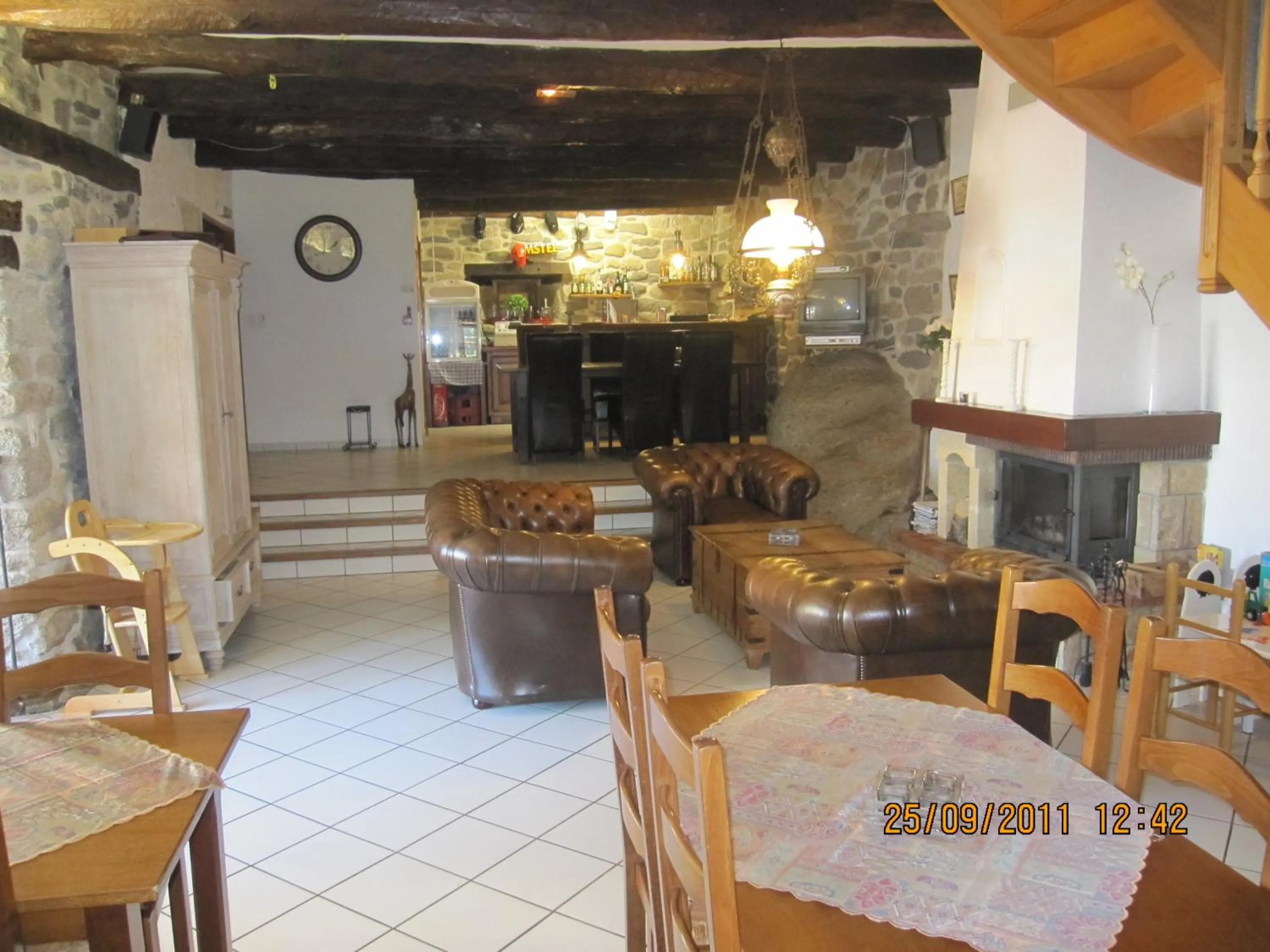 Communal lounge/ TV room in Le clos de Banes