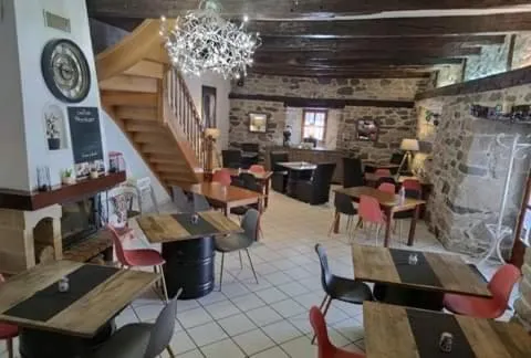 Restaurant/places to eat in Le clos de Banes