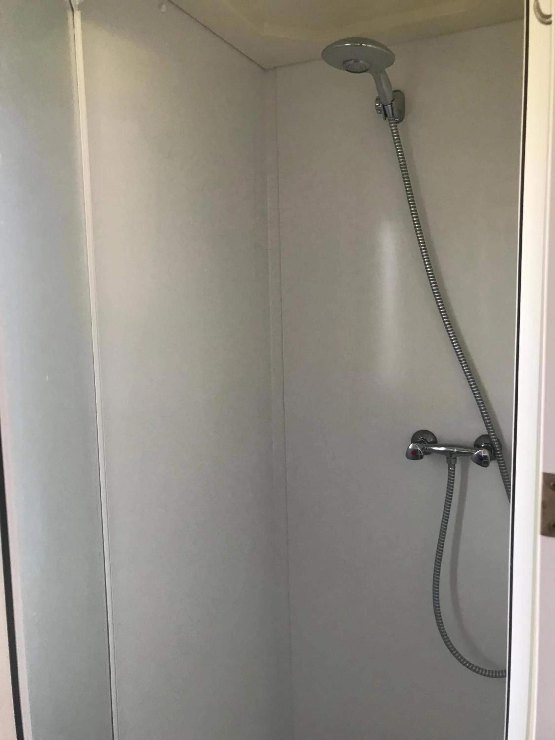 Shower in Le clos de Banes