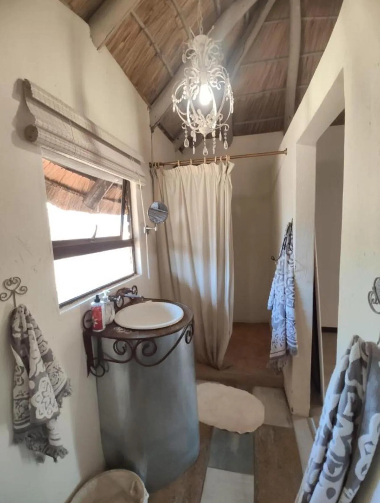 Bathroom in Simba Safaris African Pride Exotic Lodge