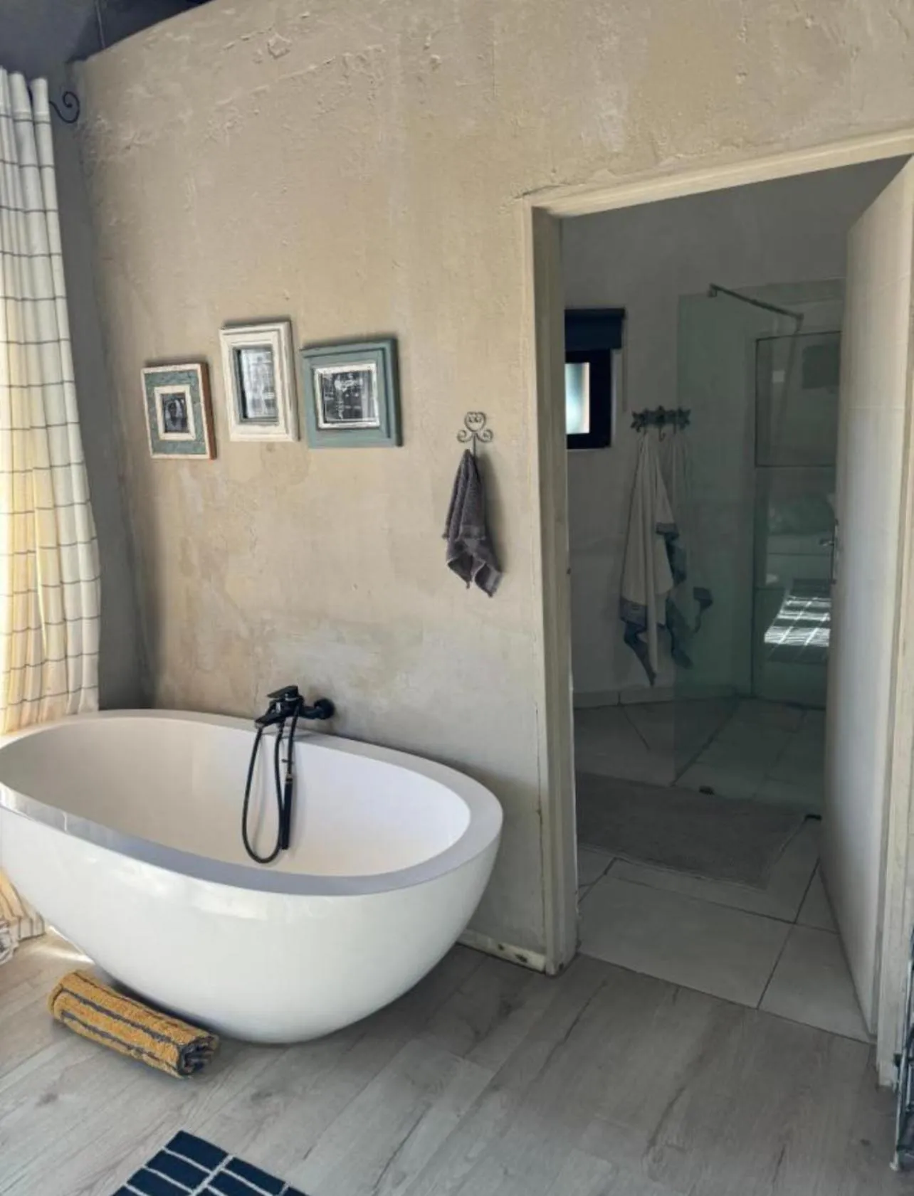 Bath in Simba Safaris African Pride Exotic Lodge