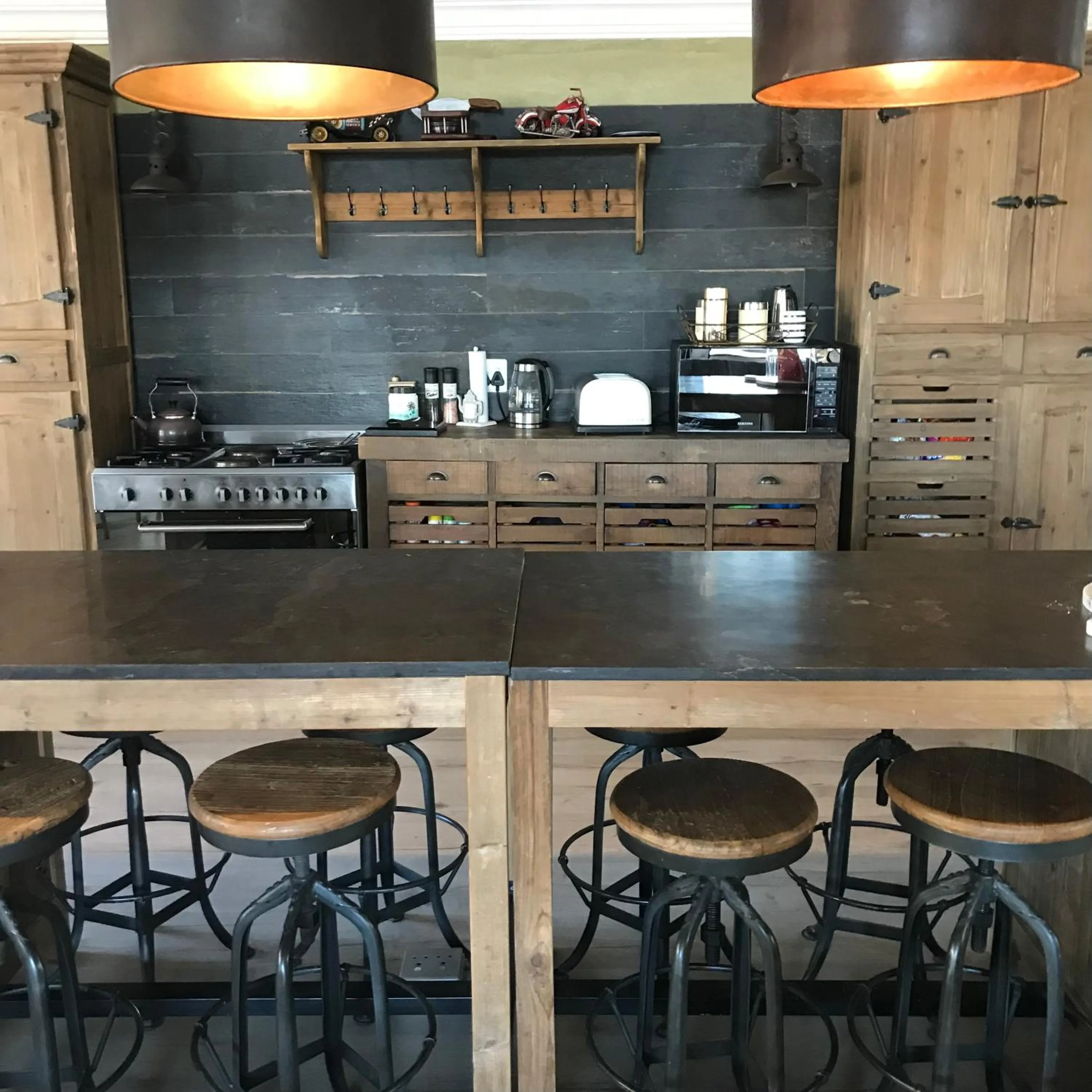 Restaurant/places to eat in Simba Safaris African Pride Exotic Lodge