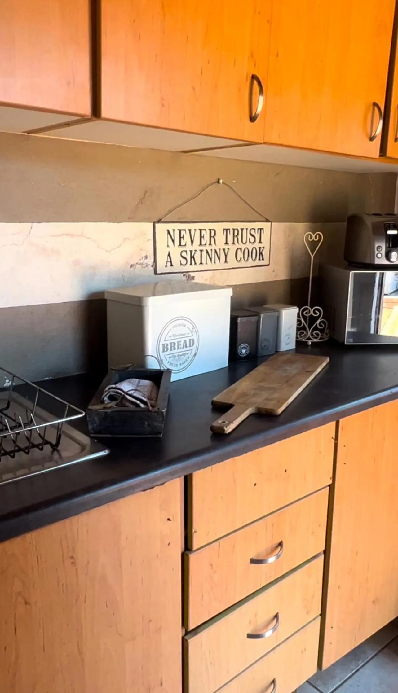 Communal kitchen in Simba Safaris African Pride Exotic Lodge