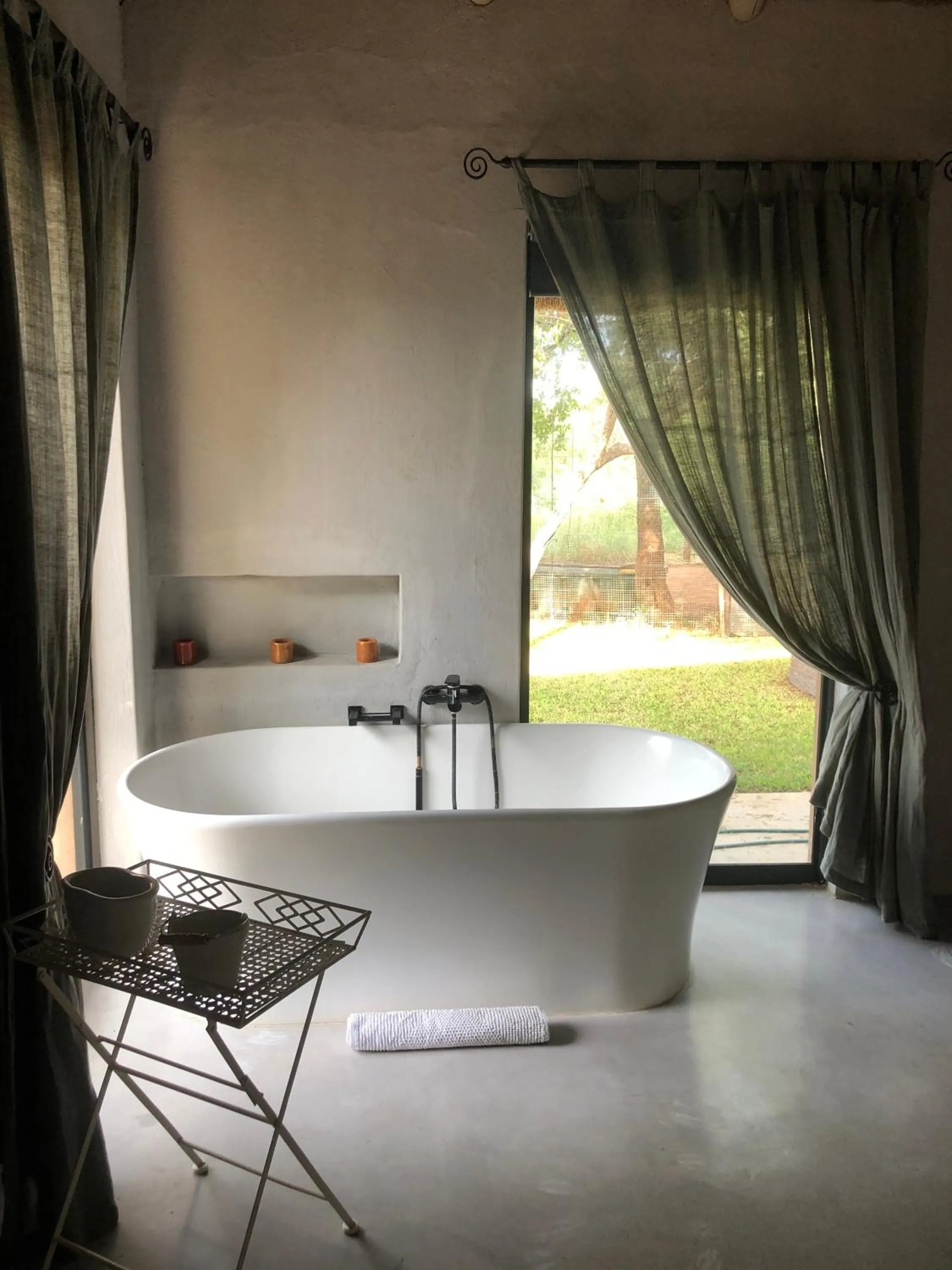 Shower in Simba Safaris African Pride Exotic Lodge