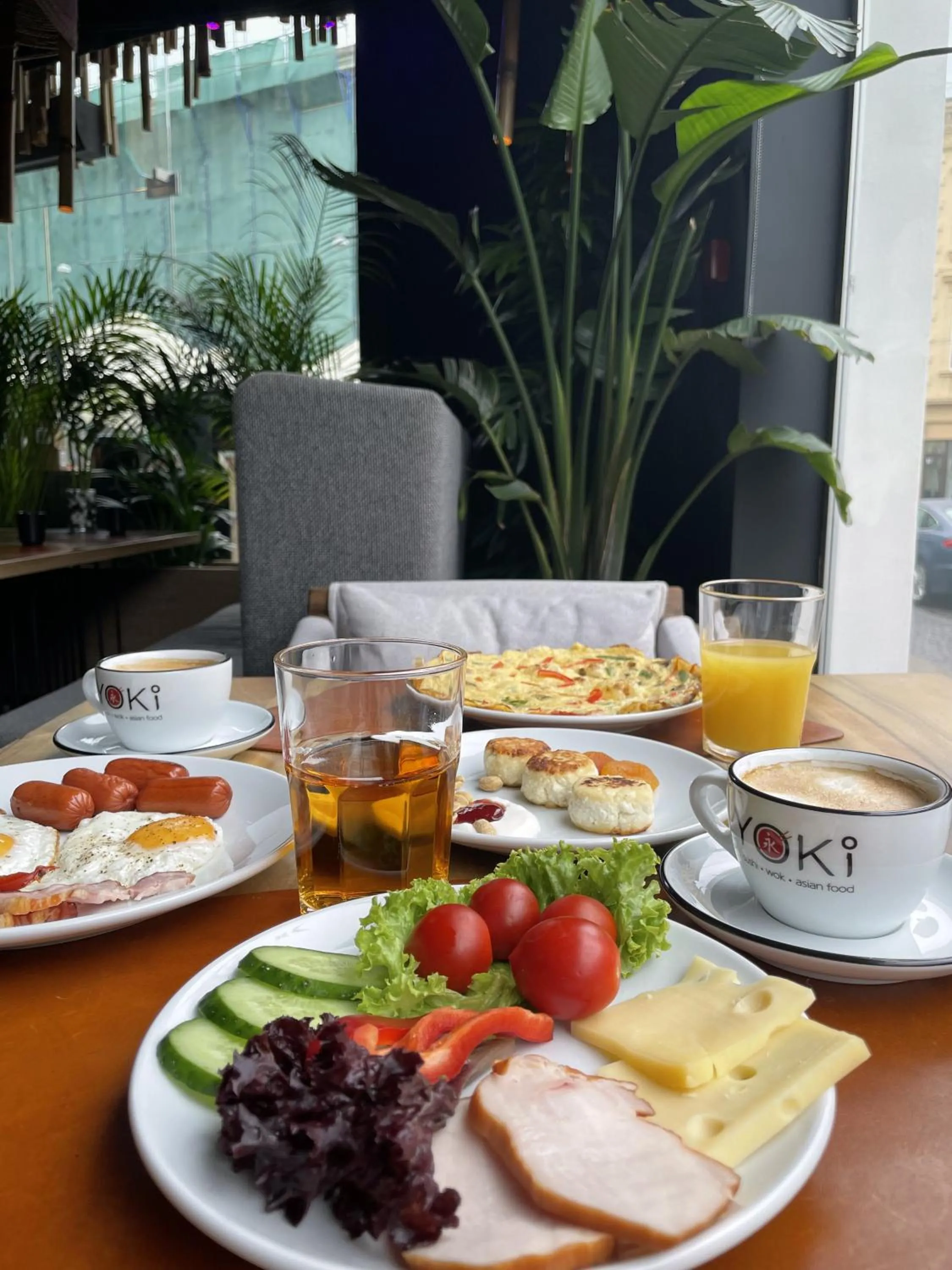 Restaurant/places to eat in Rius Hotel Lviv