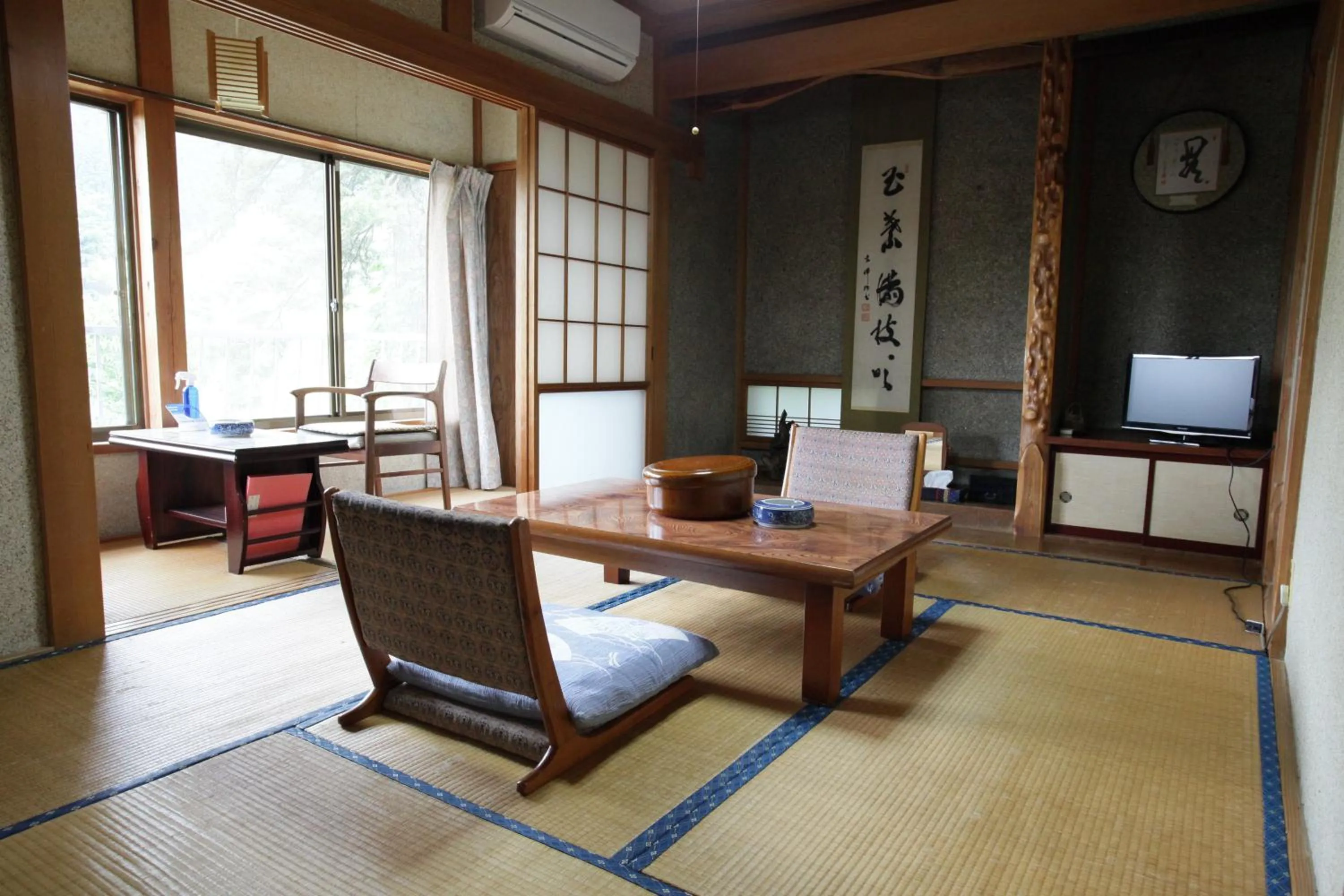 Photo of the whole room in Setoguchi