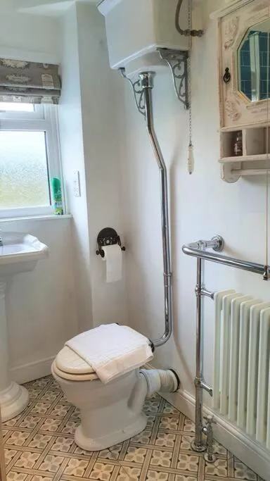 5 Bed, 2 Bath Home + Terrace, Garden & Parking