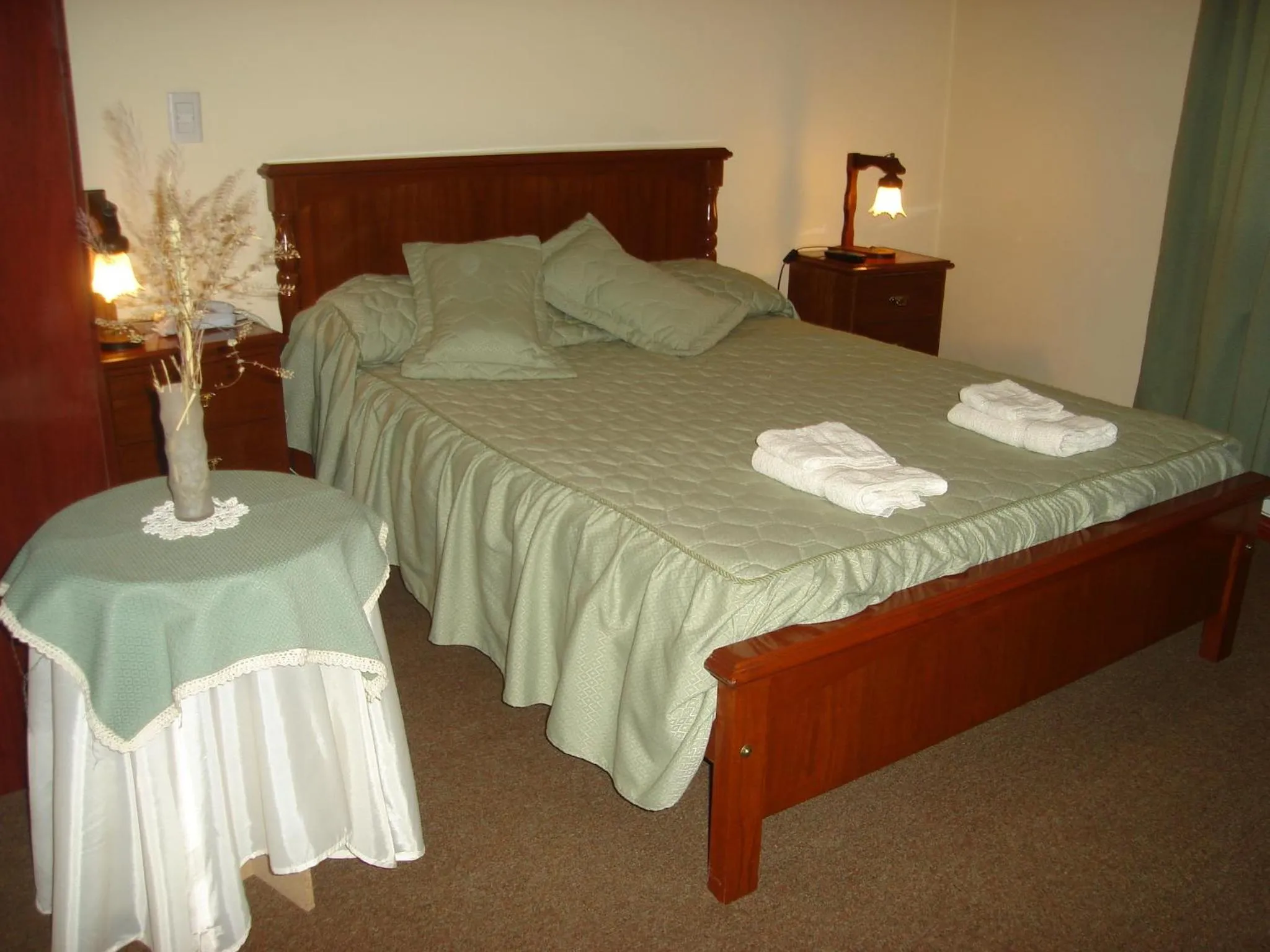 Photo of the whole room, Bed in Kelta Hotel El Calafate