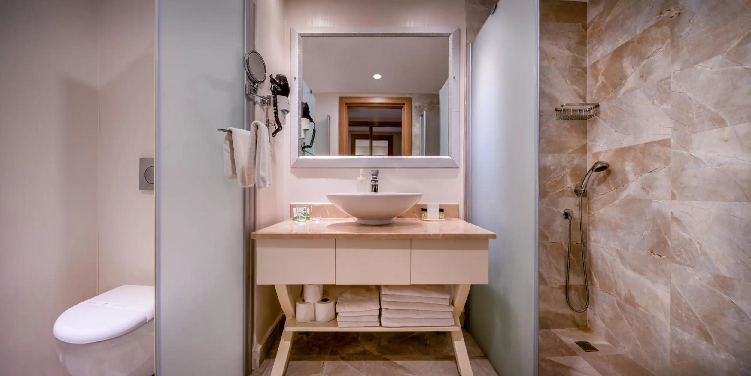 Bathroom in Botanik Platinum Hotel