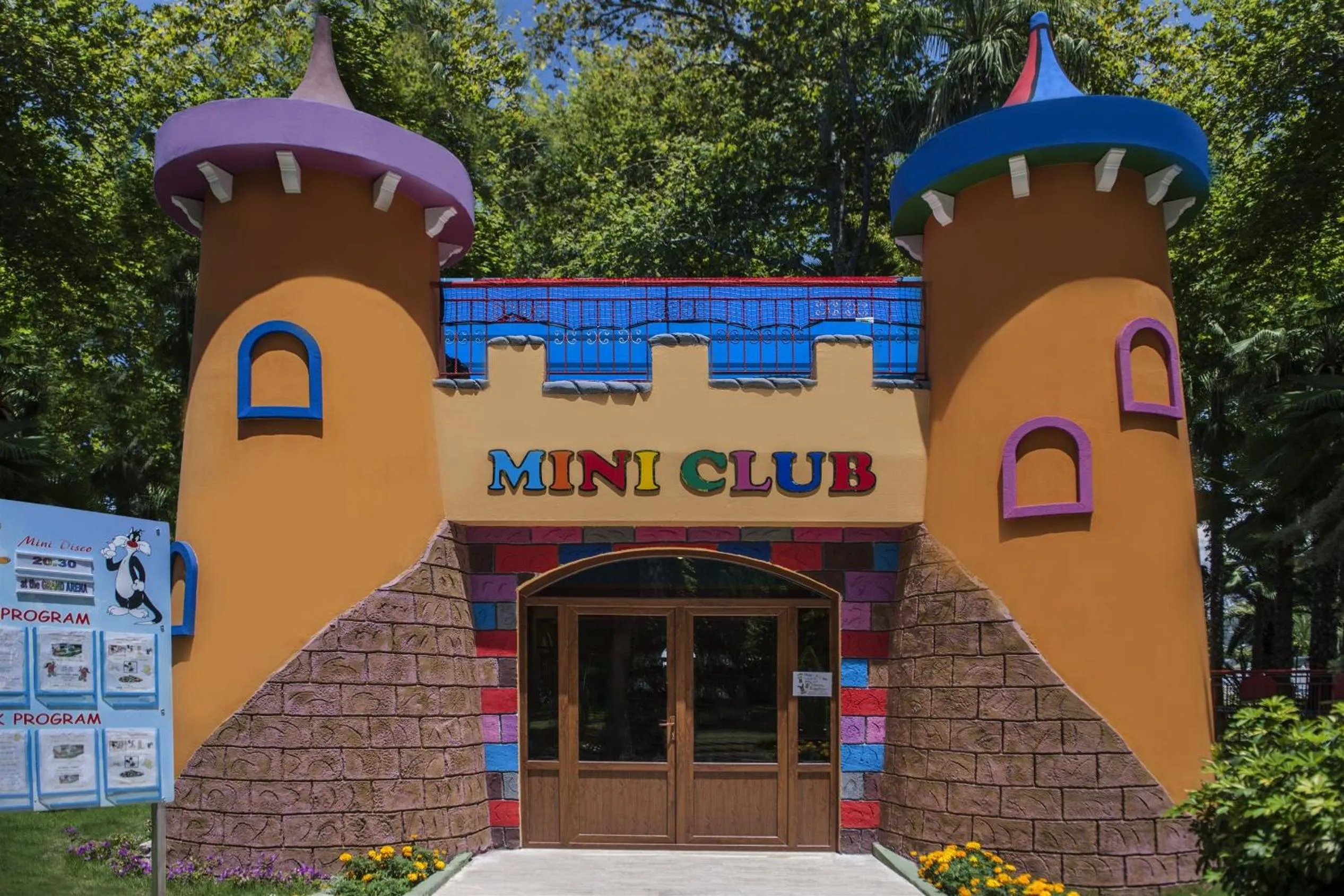 Children play ground in Botanik Platinum Hotel