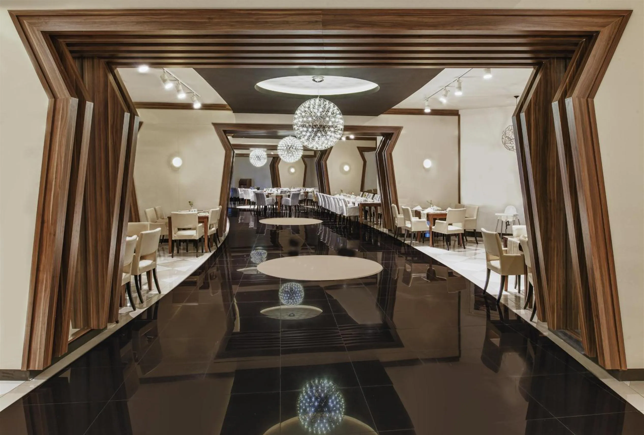 Food and drinks in Botanik Platinum Hotel