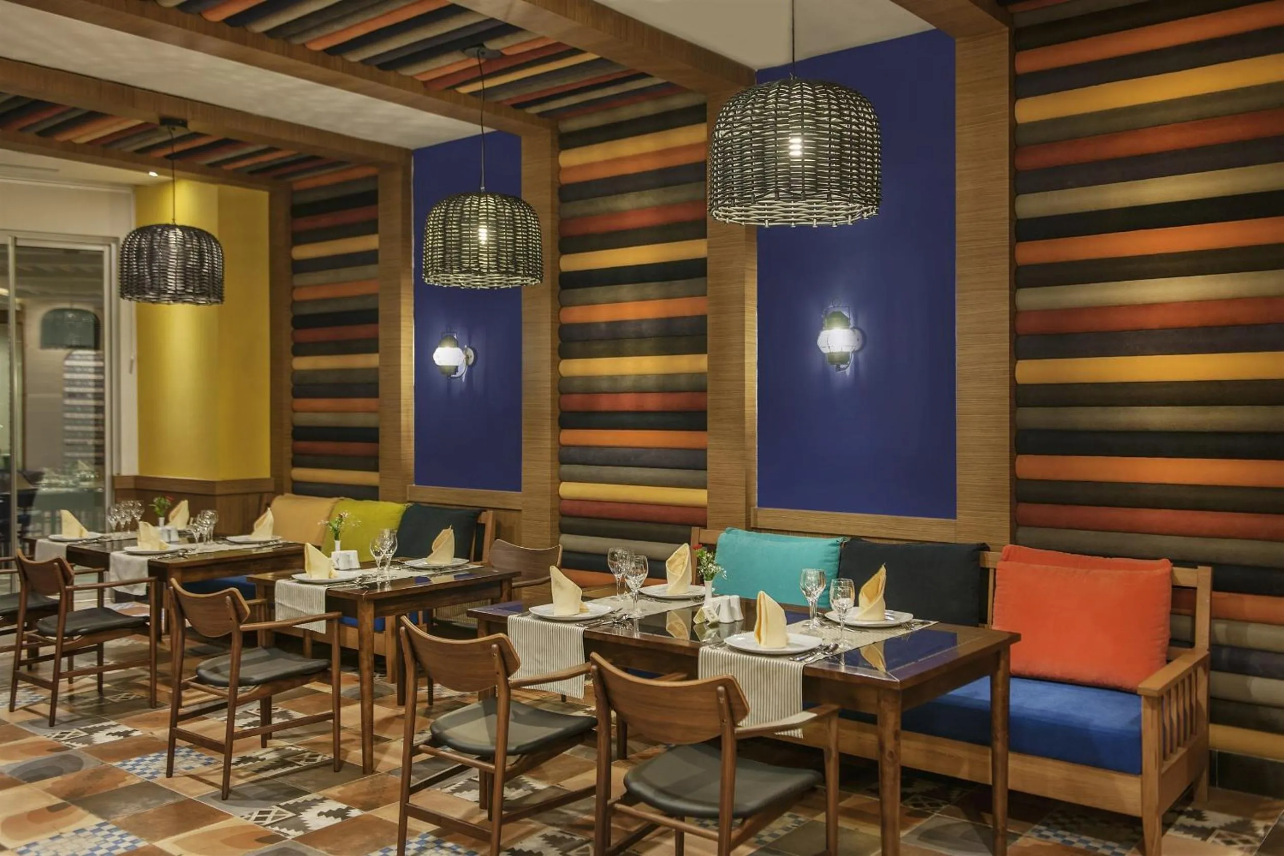 Restaurant/places to eat in Botanik Platinum Hotel