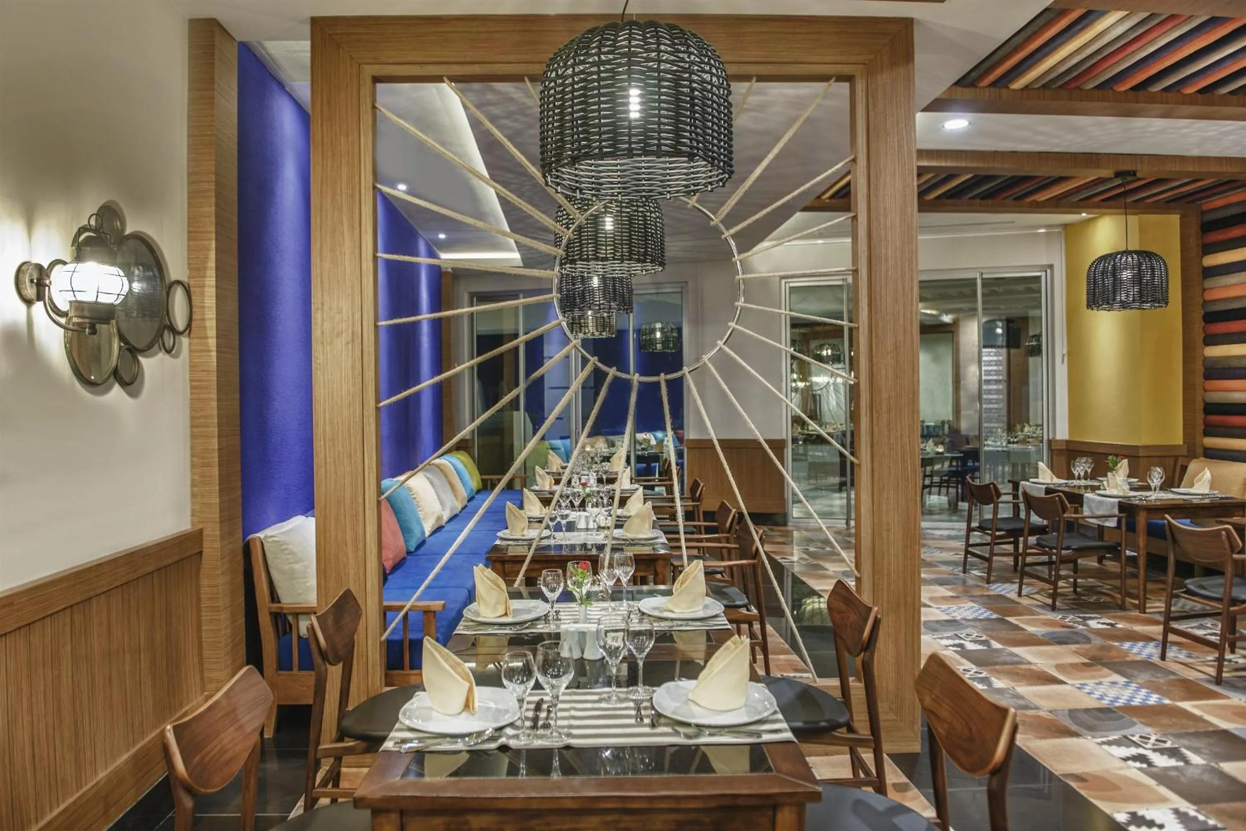 Restaurant/places to eat in Botanik Platinum Hotel