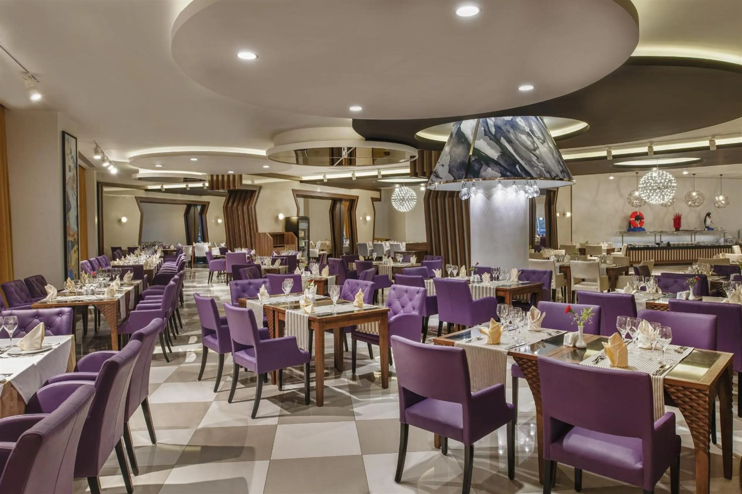Restaurant/places to eat in Botanik Platinum Hotel