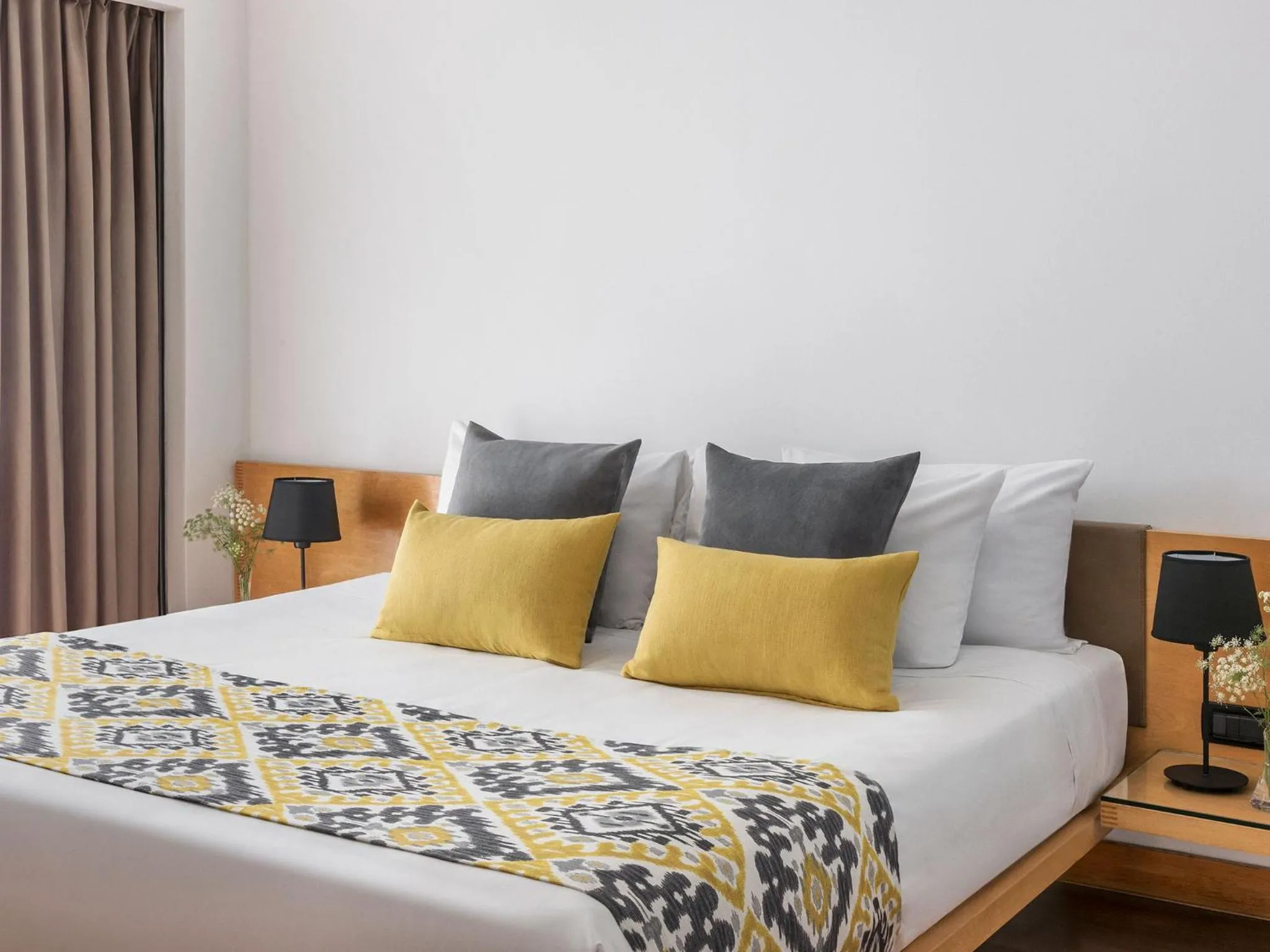 Photo of the whole room, Bed in HTL Urbano