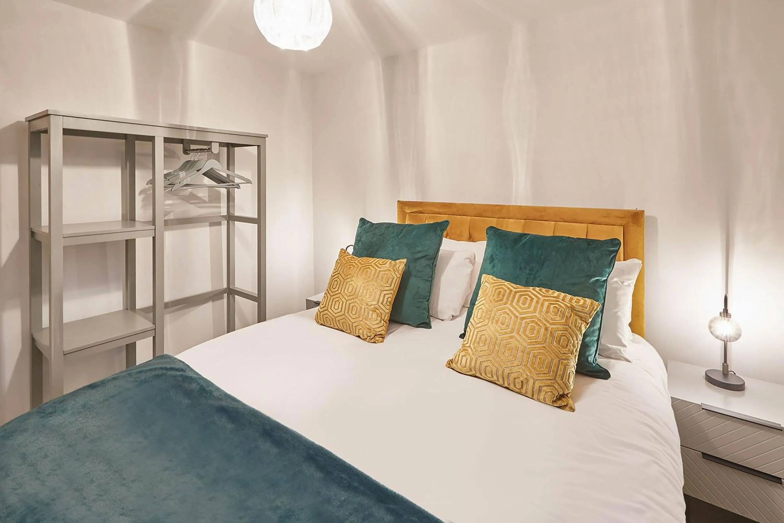 Bedroom, Bed in Host & Stay - Fern