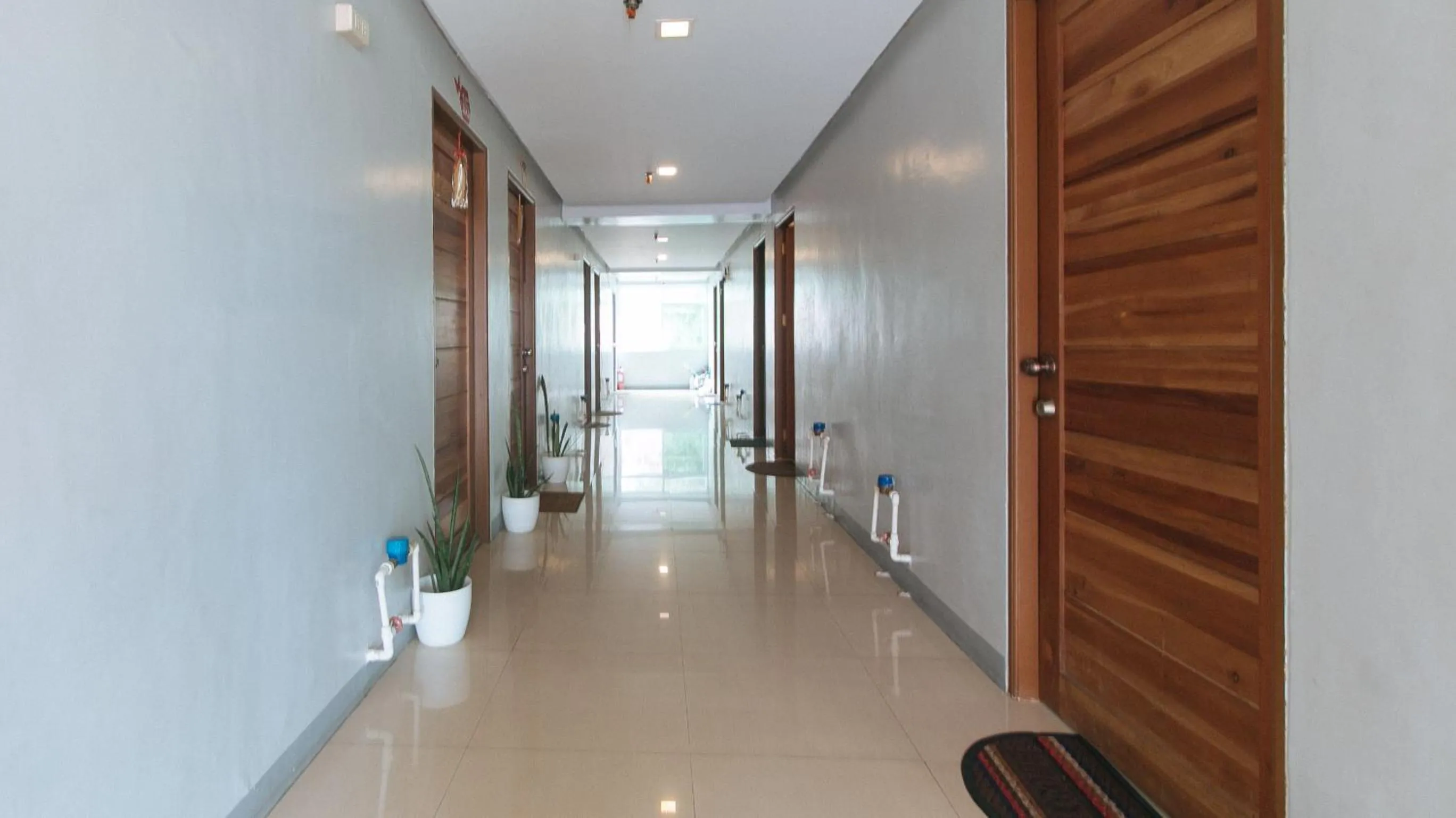 Area and facilities in Budget Backpackers Transient House near NAIA by RedDoorz