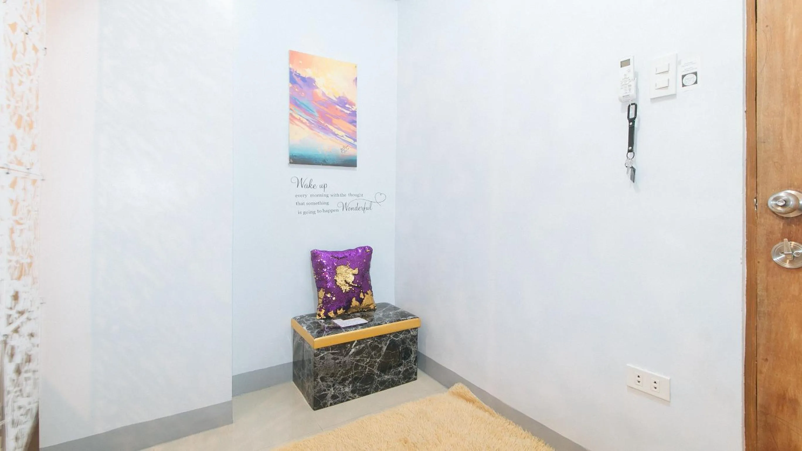 Decorative detail in Budget Backpackers Transient House near NAIA by RedDoorz