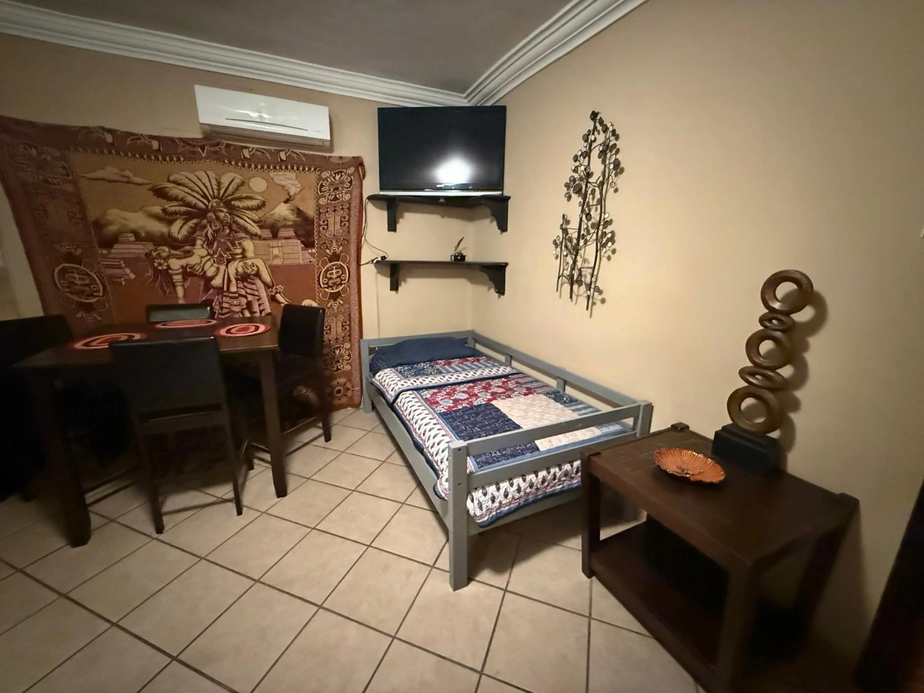 Communal lounge/ TV room, Bed in San Felipe Place to stay B&B