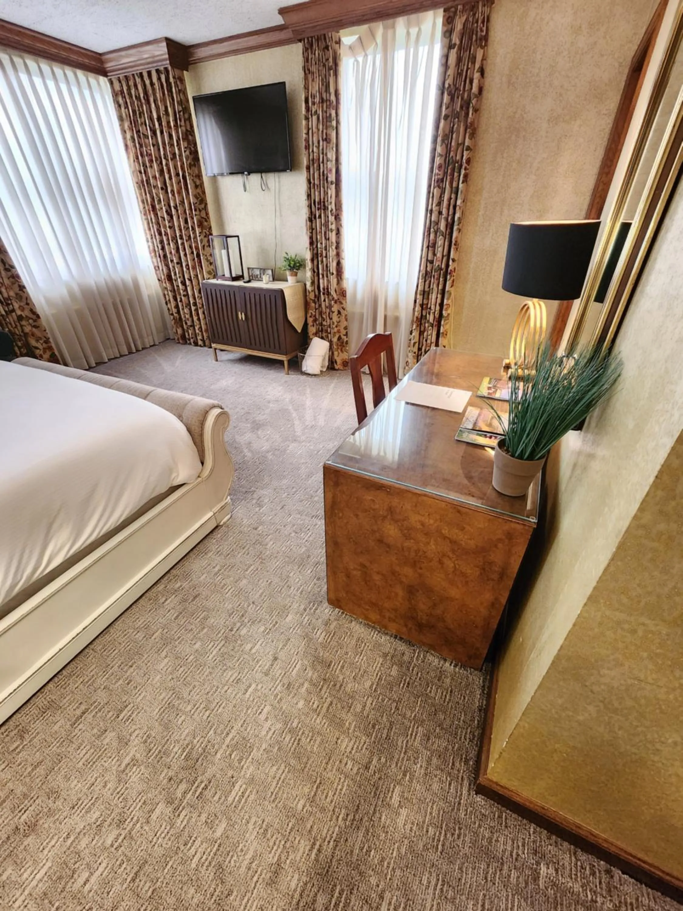 Bed in Hotel Phillips