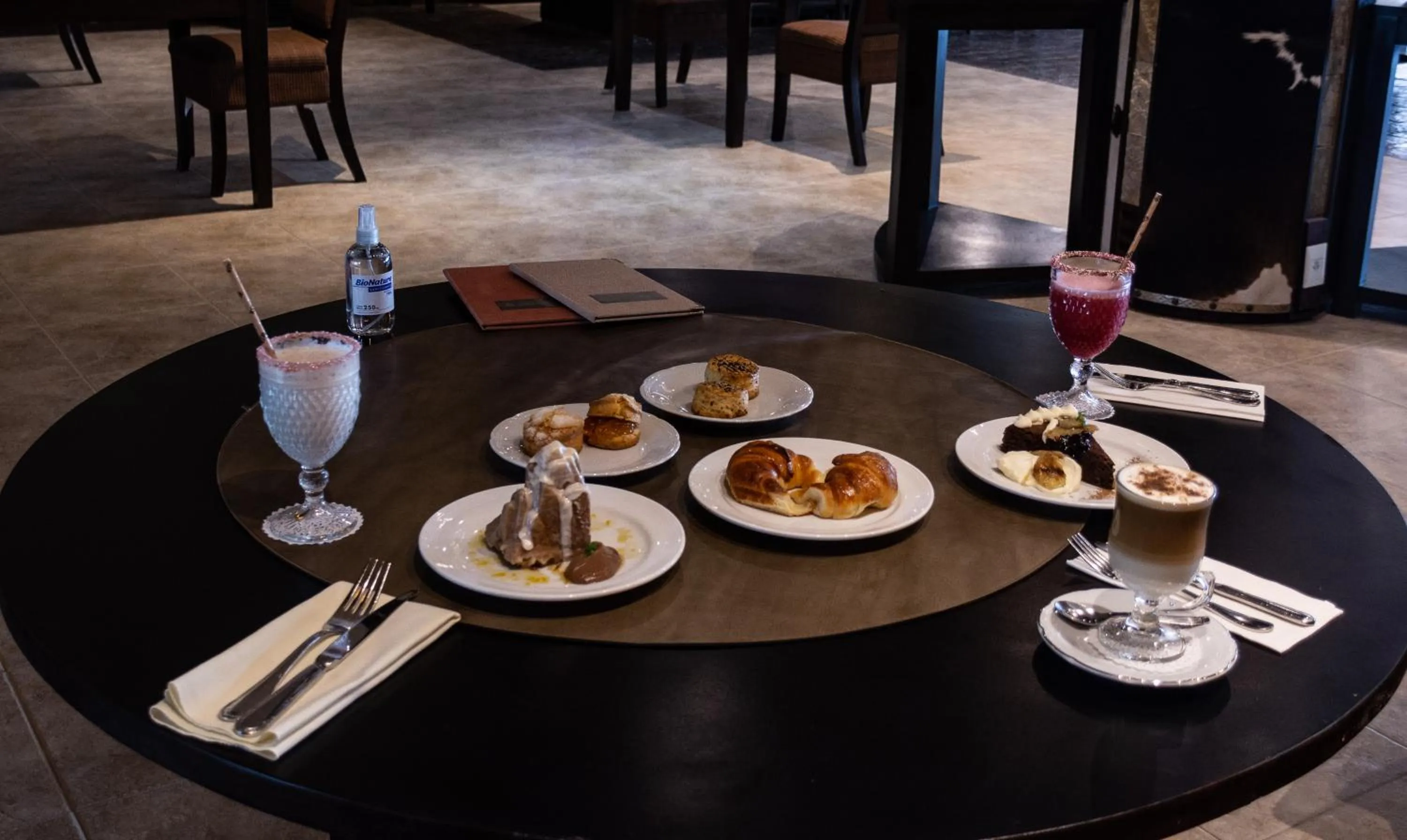 Dining area in Alto Calafate Hotel