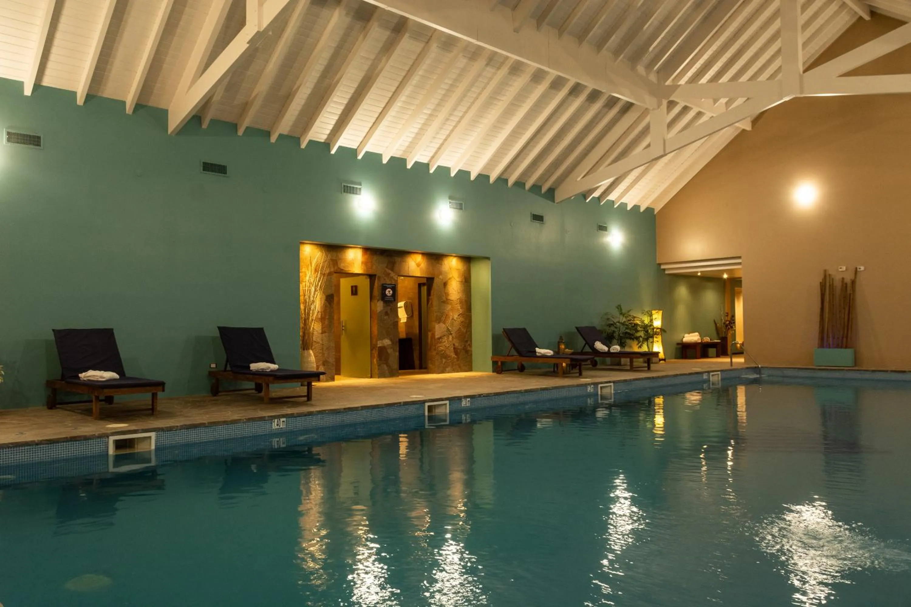 Pool view in Alto Calafate Hotel