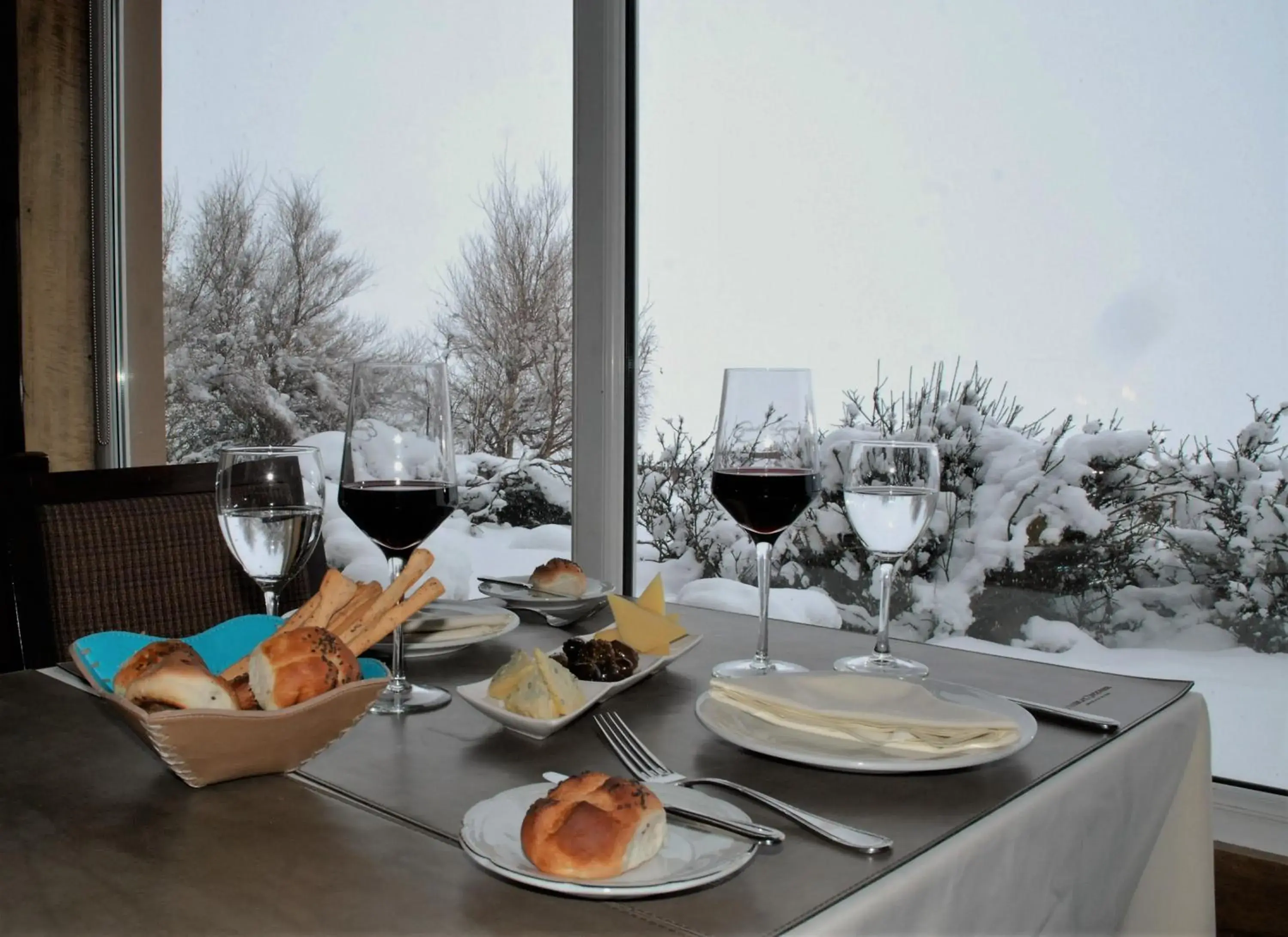 Restaurant/places to eat in Alto Calafate Hotel Restaurant/places to eat in Alto Calafate Hotel