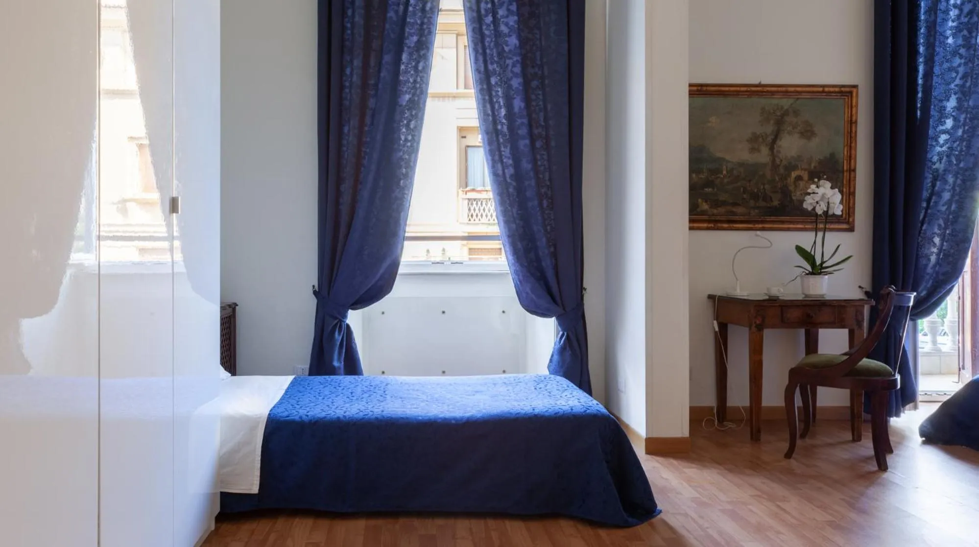 Bed in Otium Maecenatis Apartments