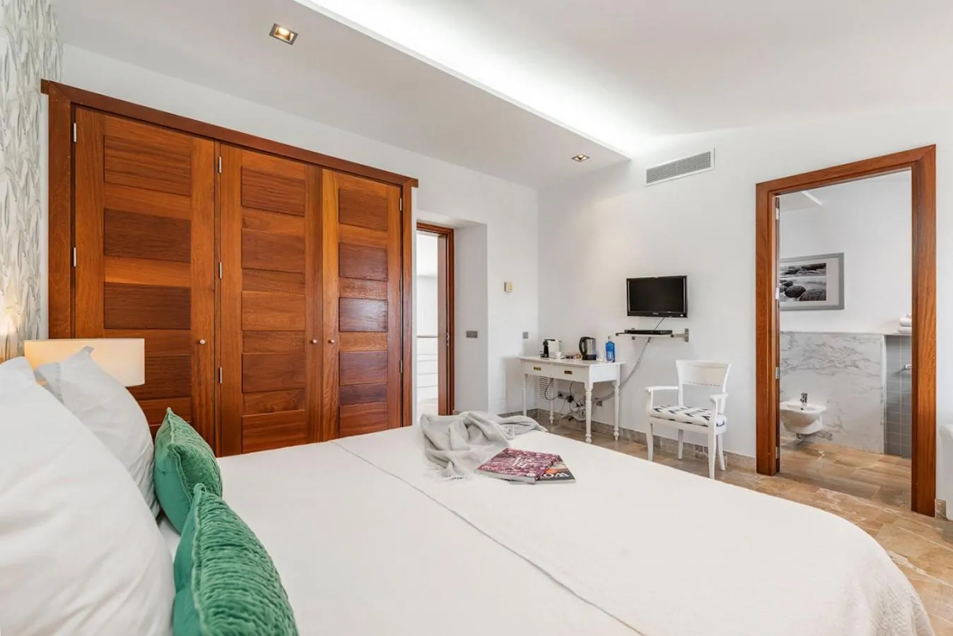 Photo of the whole room, Bed in Finca Son Arnau