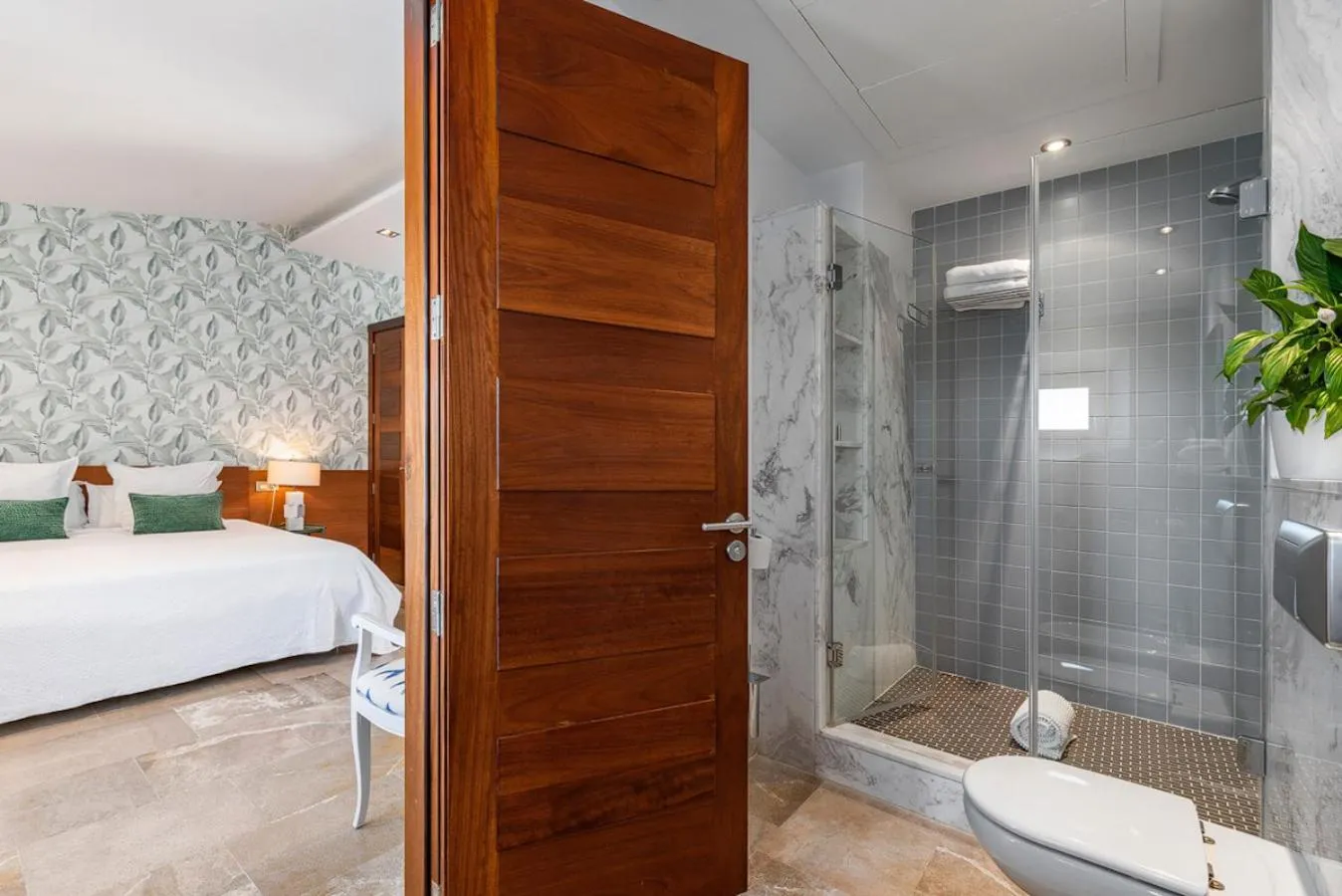 Shower, Bed in Finca Son Arnau
