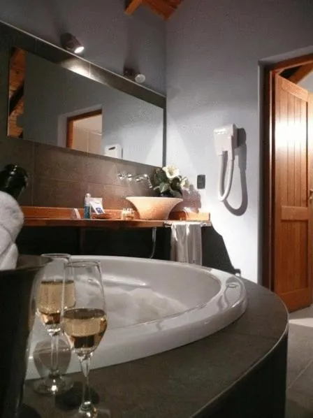 Bathroom in Casa Del Bosque Aparts