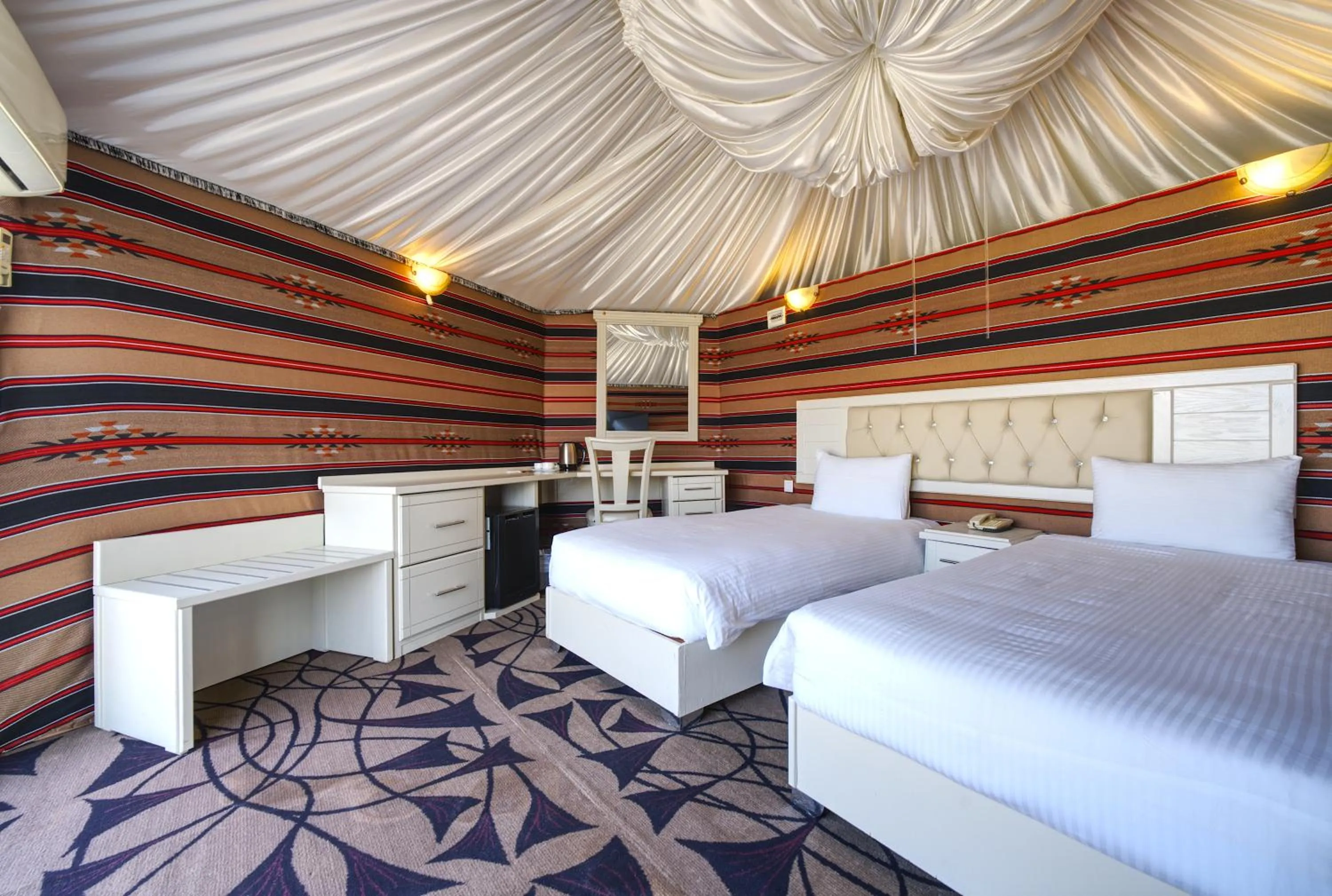 Bedroom, Bed in The Rock Camp Petra