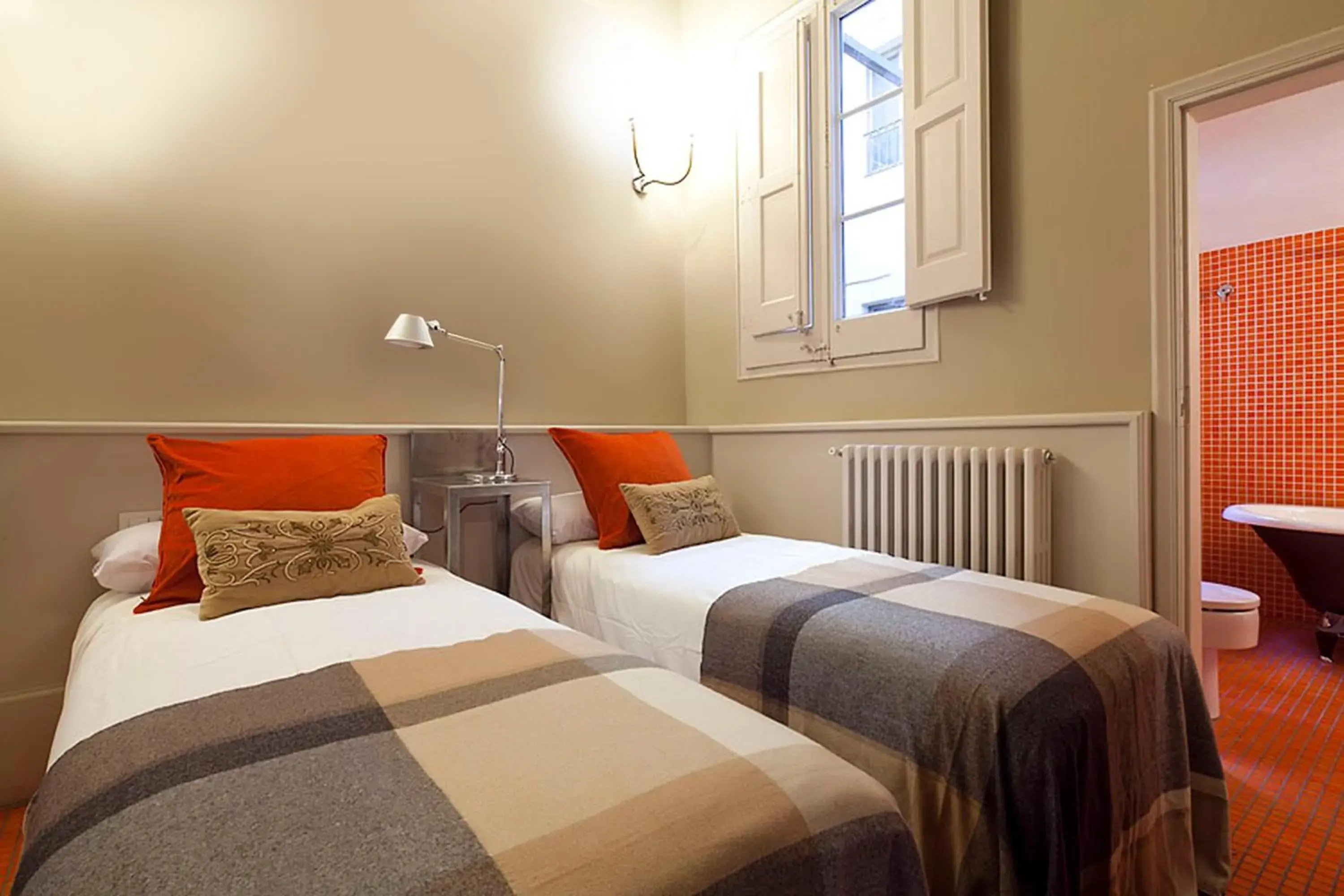 Three-Bedroom Apartment in My Space Barcelona Rambla Catalunya Center Three-Bedroom Apartment in My Space Barcelona Rambla Catalunya Center