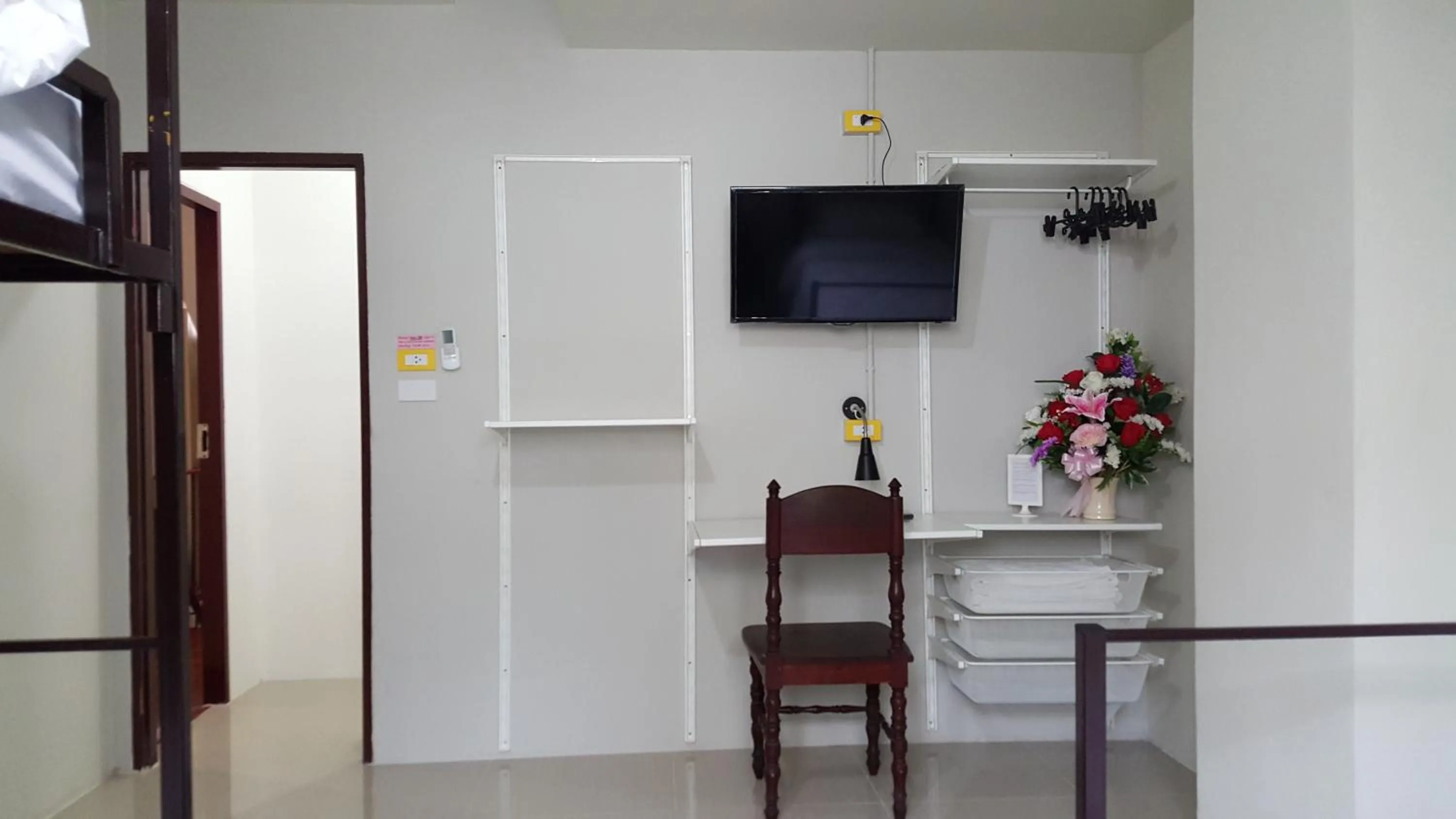 TV and multimedia in Bangkok Check Inn @Chareon Krung