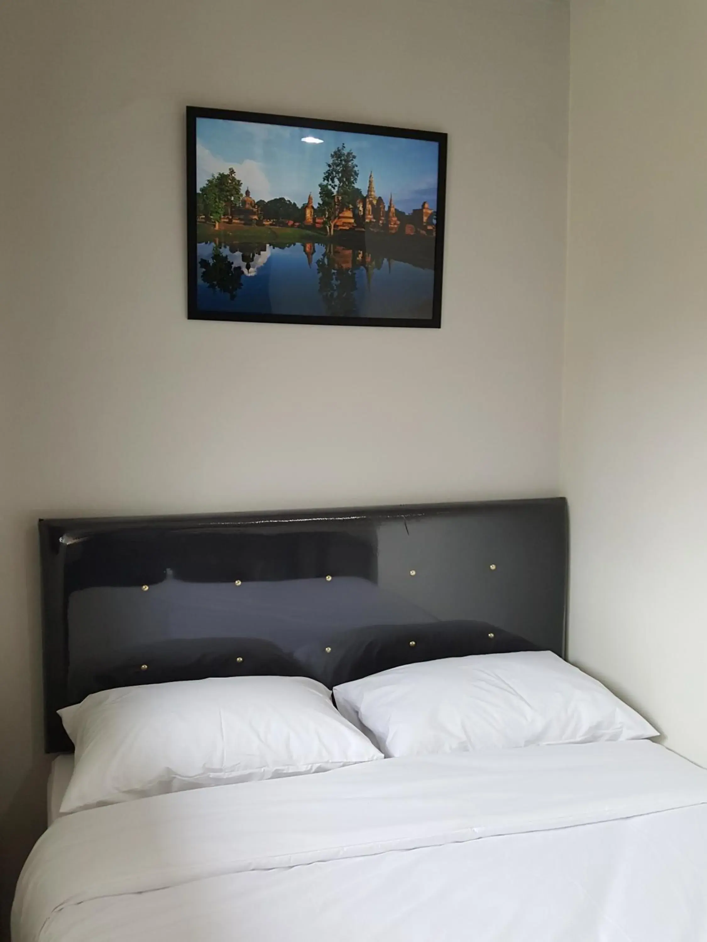Standard Double Room in Bangkok Check Inn @Chareon Krung Standard Double Room in Bangkok Check Inn @Chareon Krung