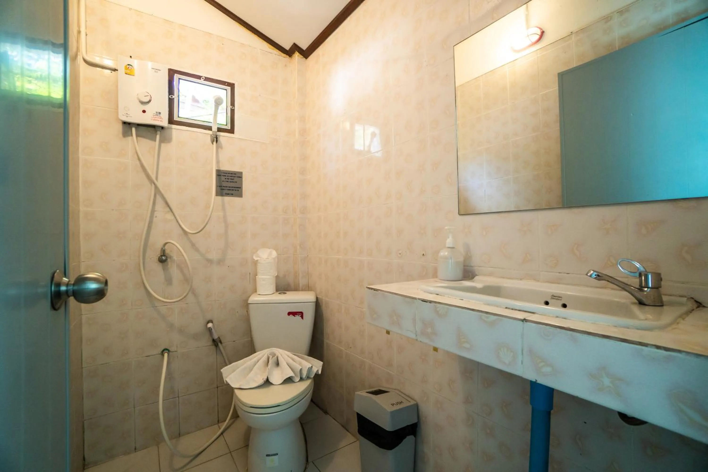 Shower in Slumber Party Koh Tao