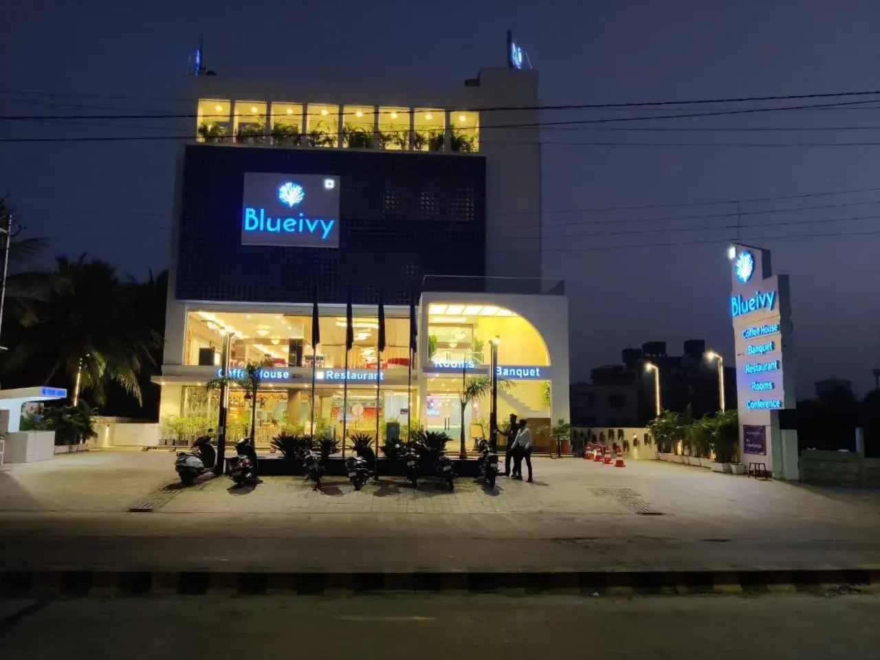 Property building in Hotel Blueivy Anand Property building in Hotel Blueivy Anand